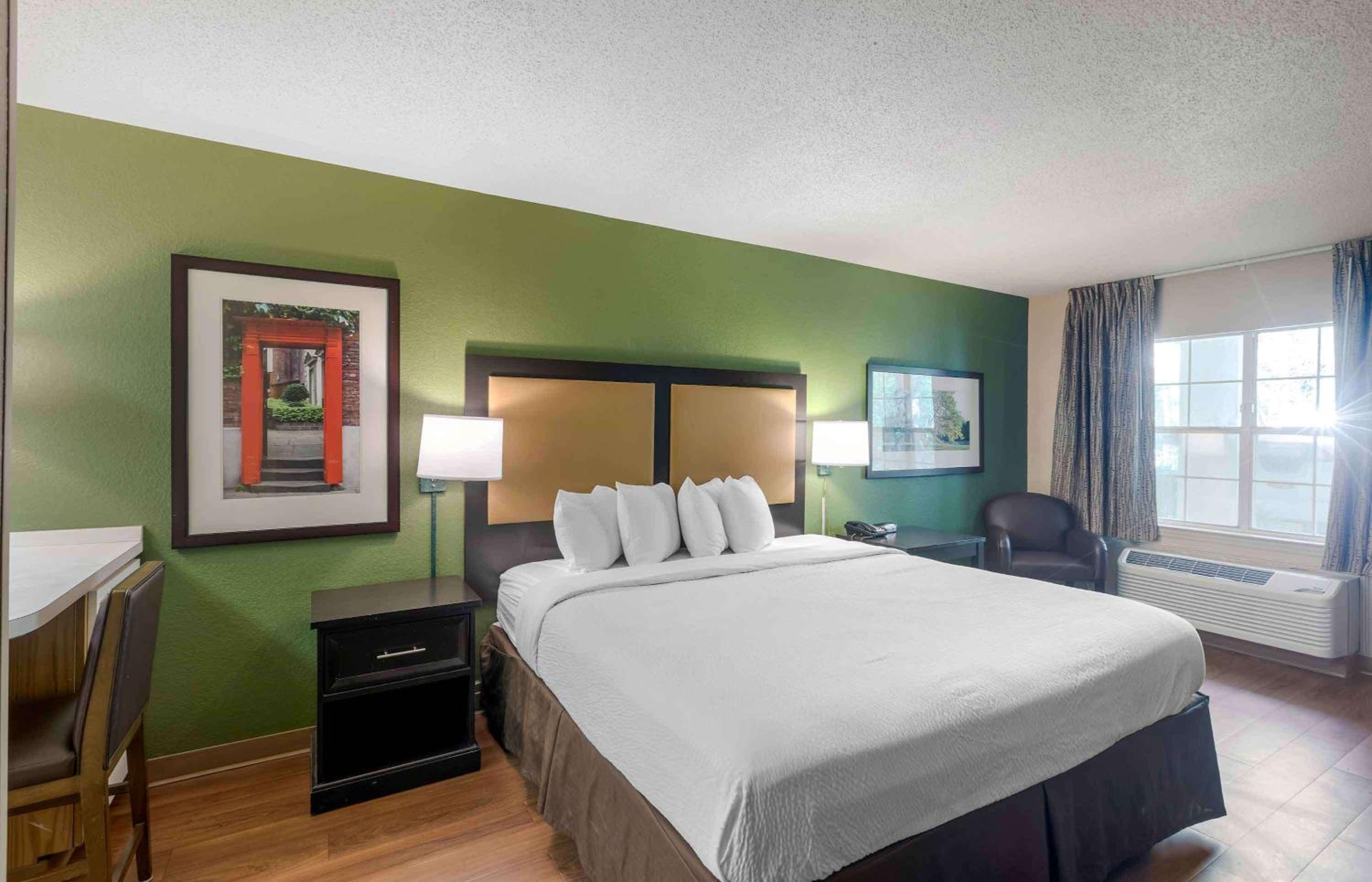 Deluxe Studio with 1 King Bed - Non-Smoking - Photo 1