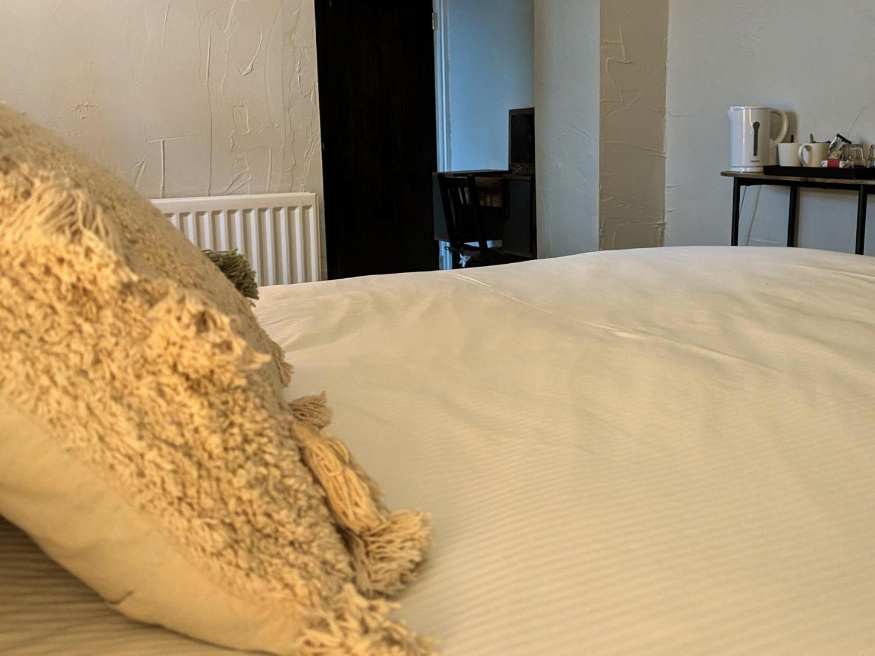 Double Room with Private Bathroom - Photo 2