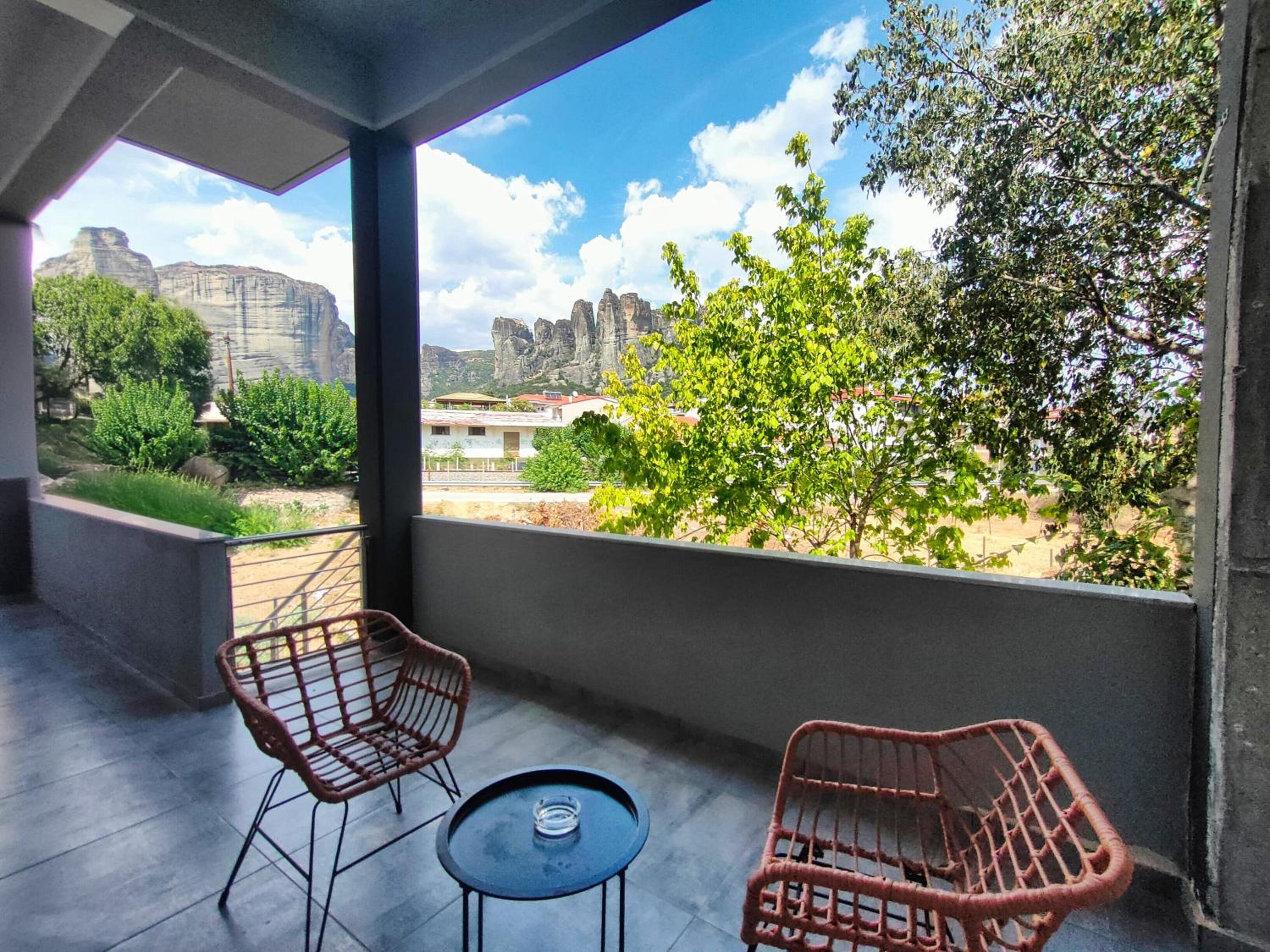 Apartment with Mountain View photo 3