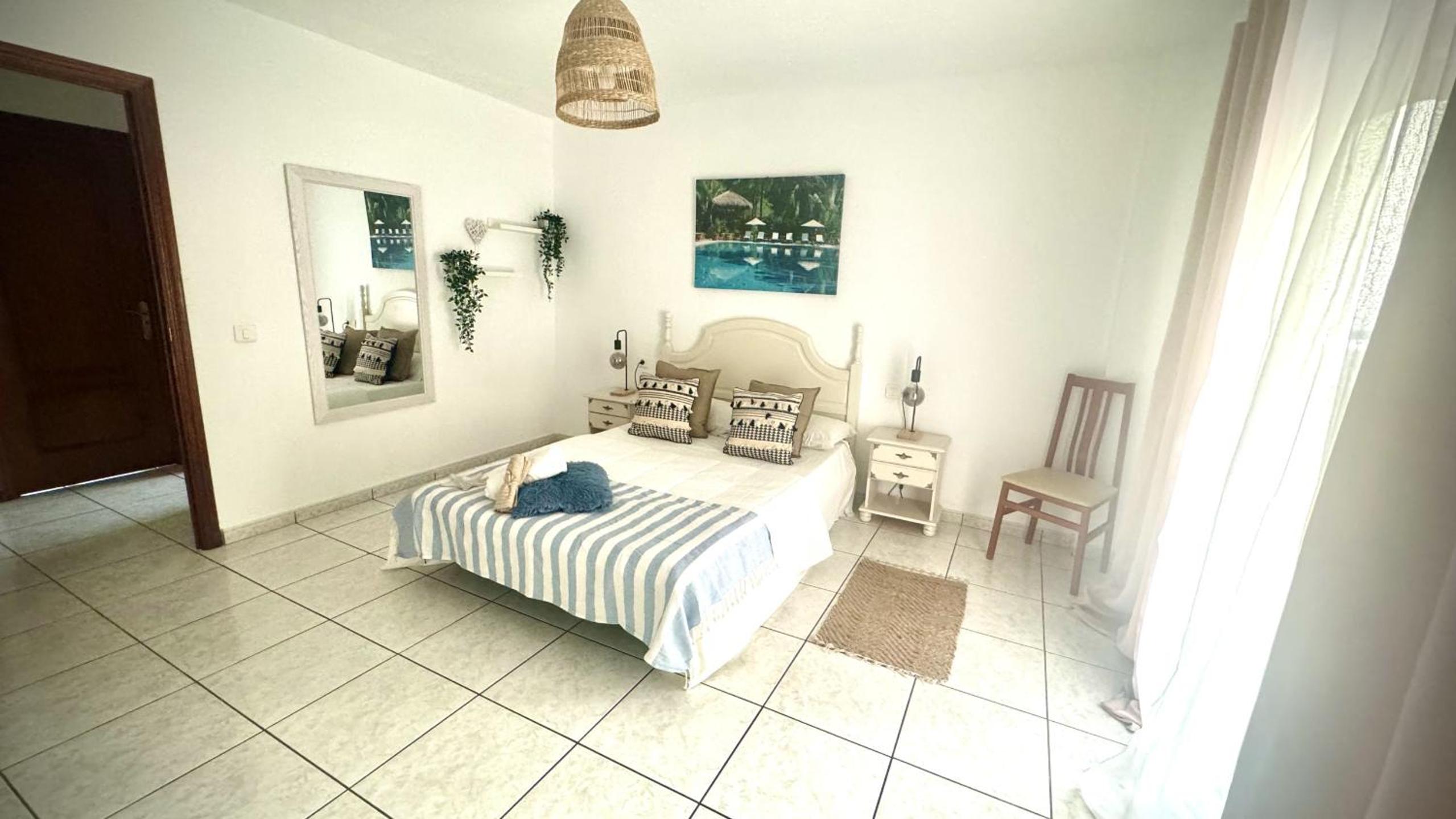 Apartamento de tres habitaciones con vista al mar