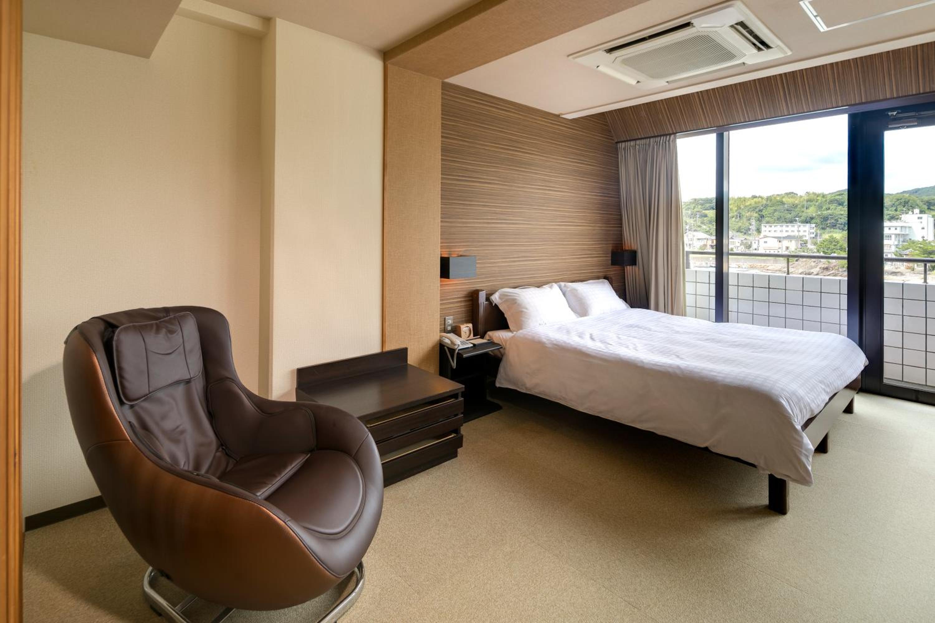 Double Room With Harbor View - Non-Smoking (3rd Floor)  photo 2