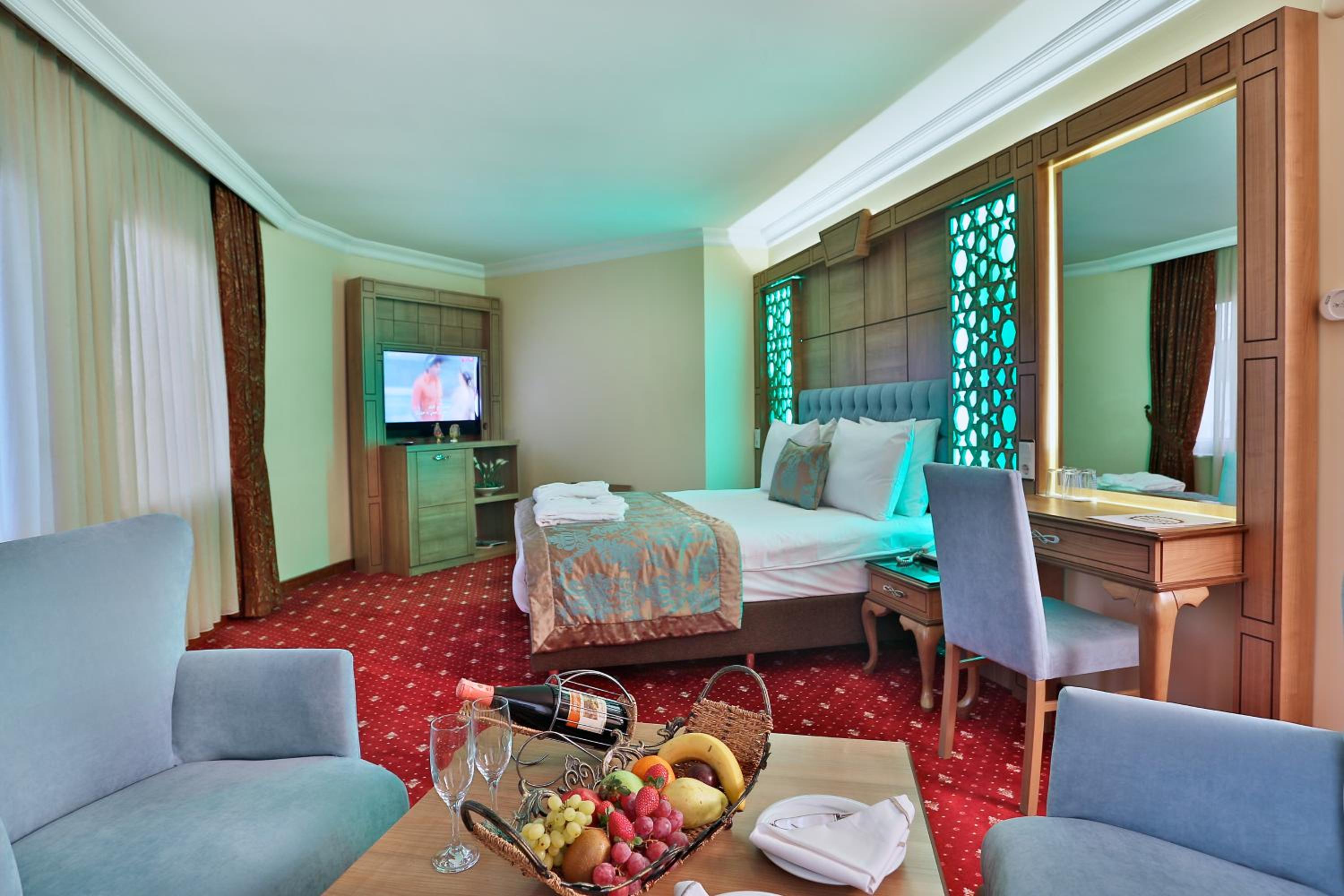 Corner Suite photo 3