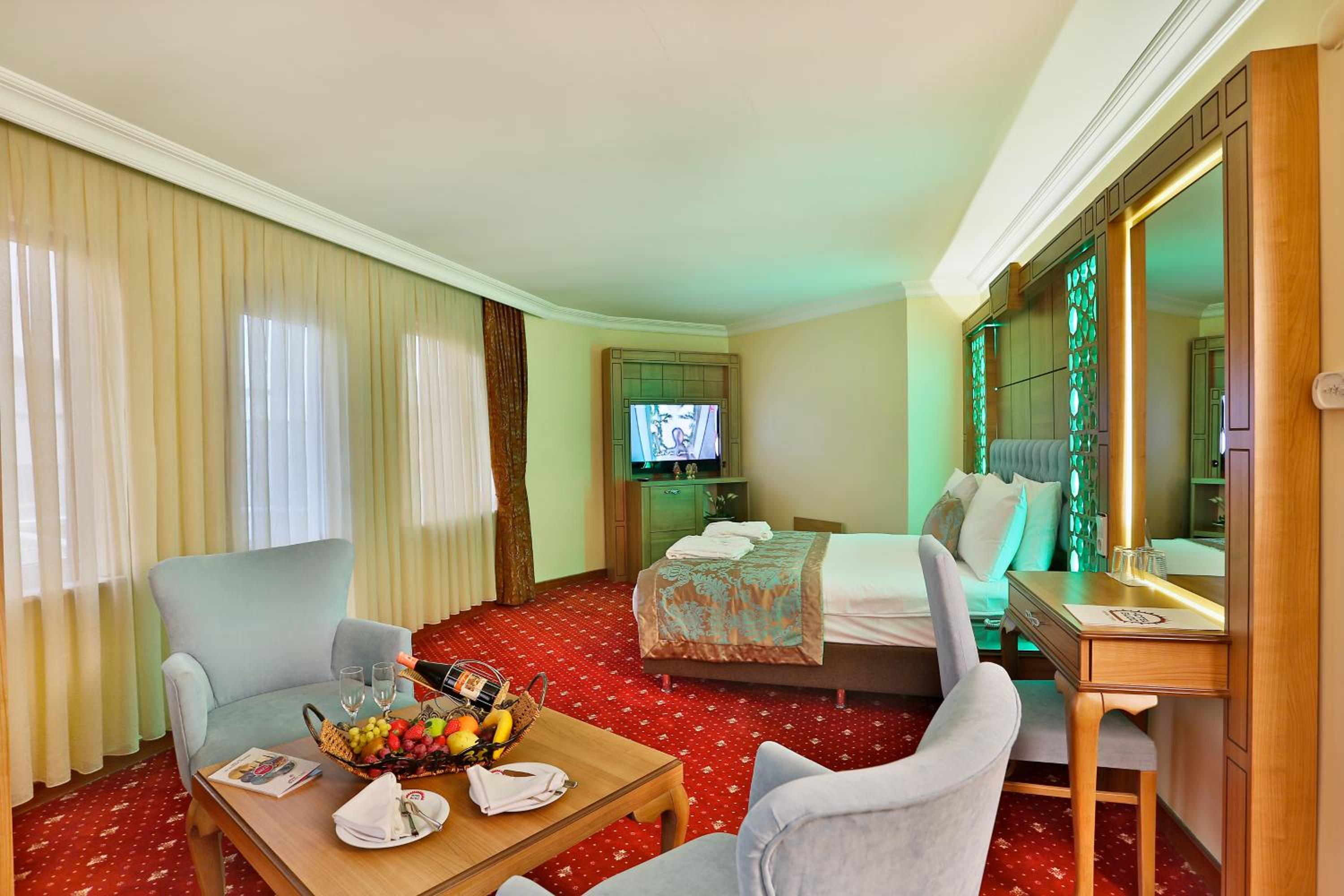 Corner Suite photo 2