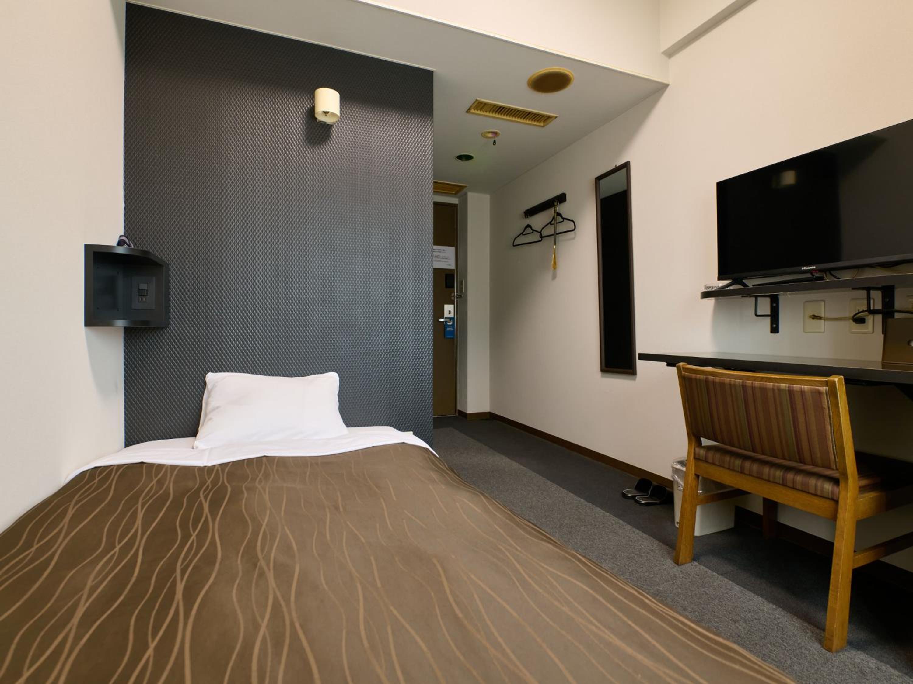 Single Room - Smoking photo 3