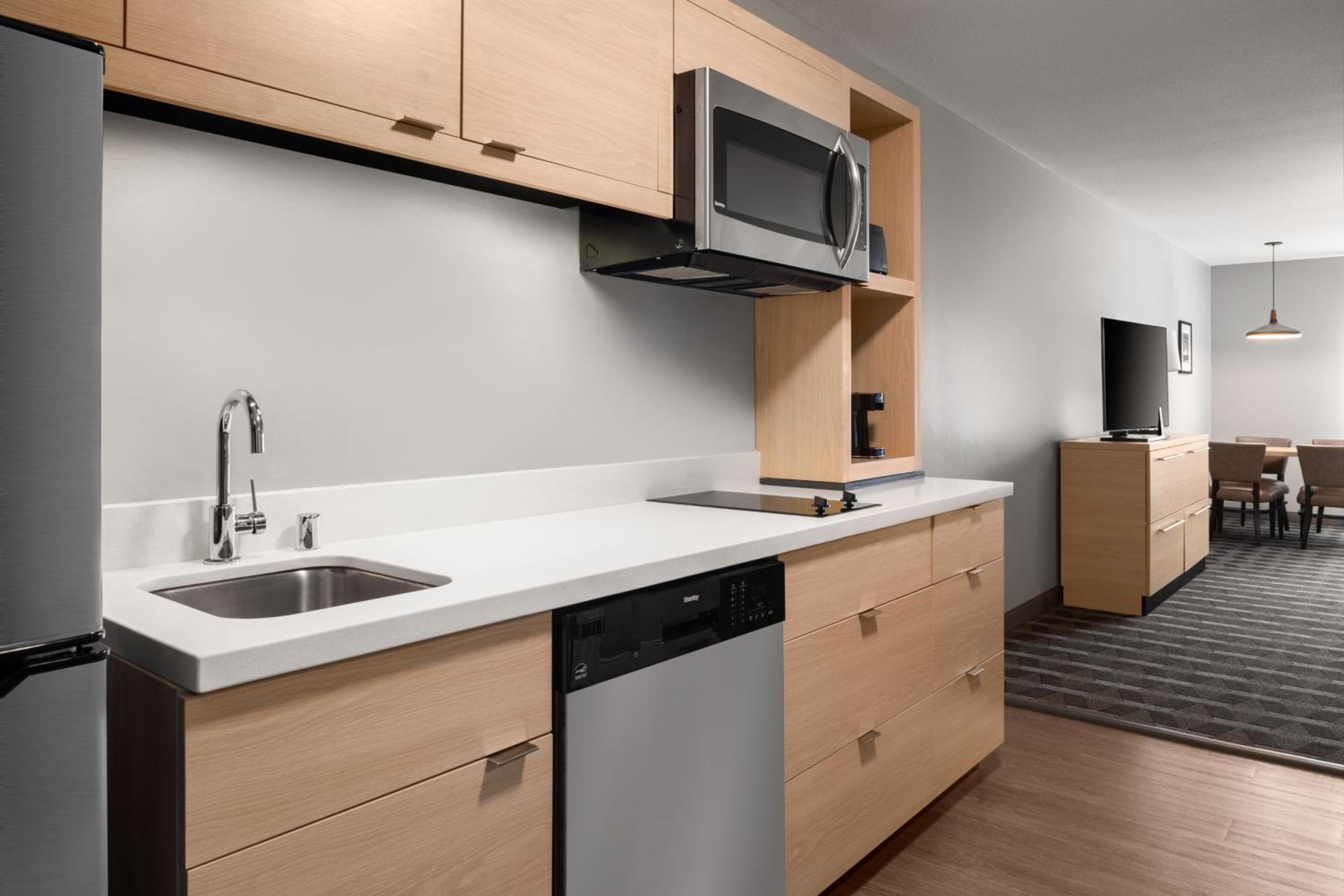 Studio Suite with Two Queen Beds - Hearing Accessible - Photo 8