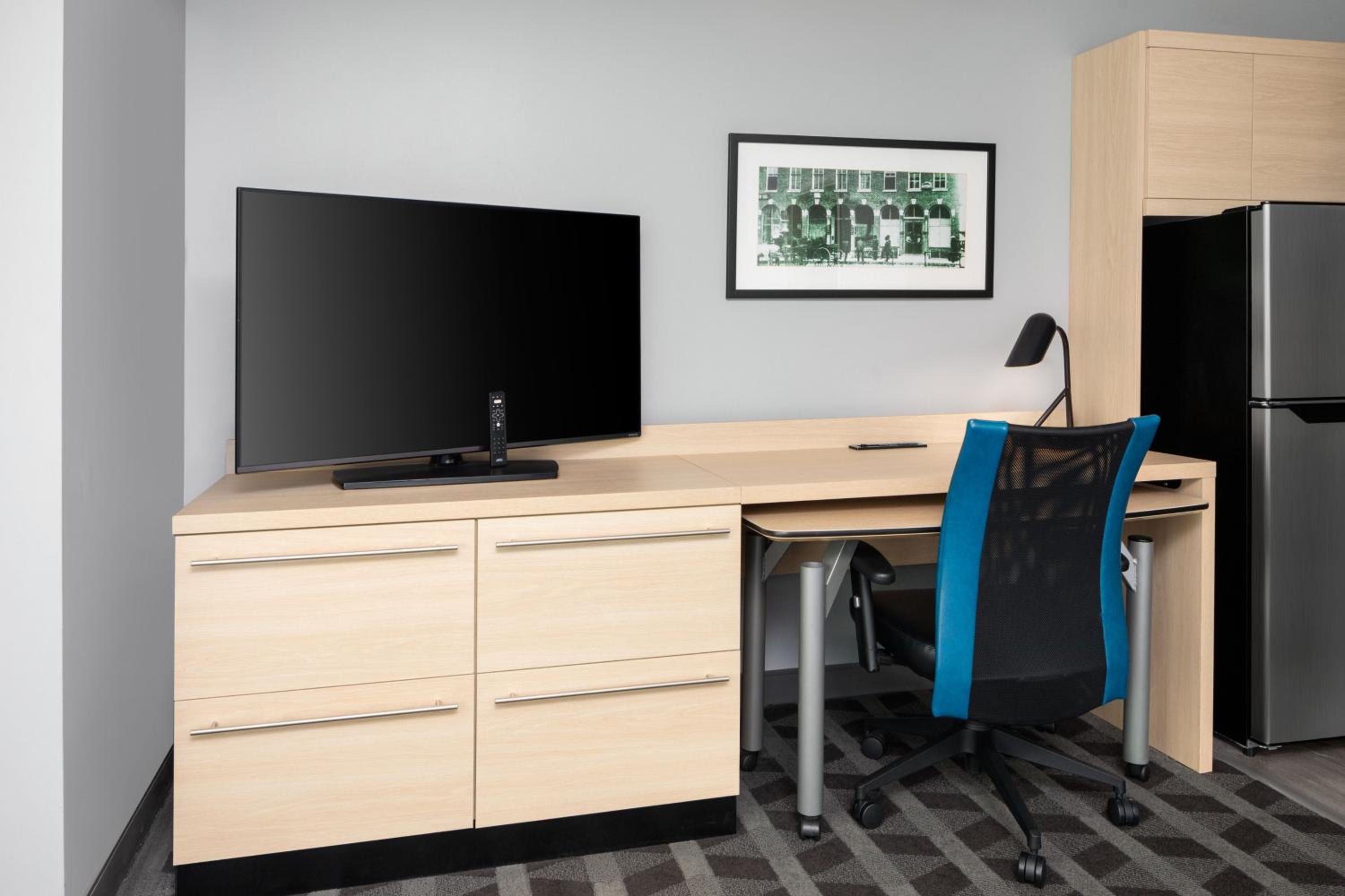Extended King Studio with Sofa Bed - Photo 6