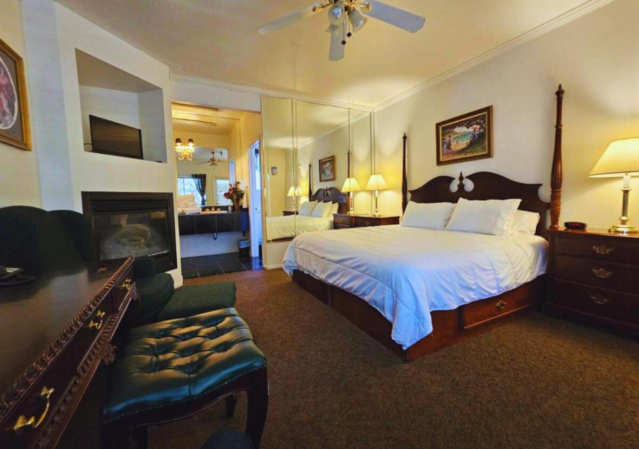 Deluxe Queen Suite