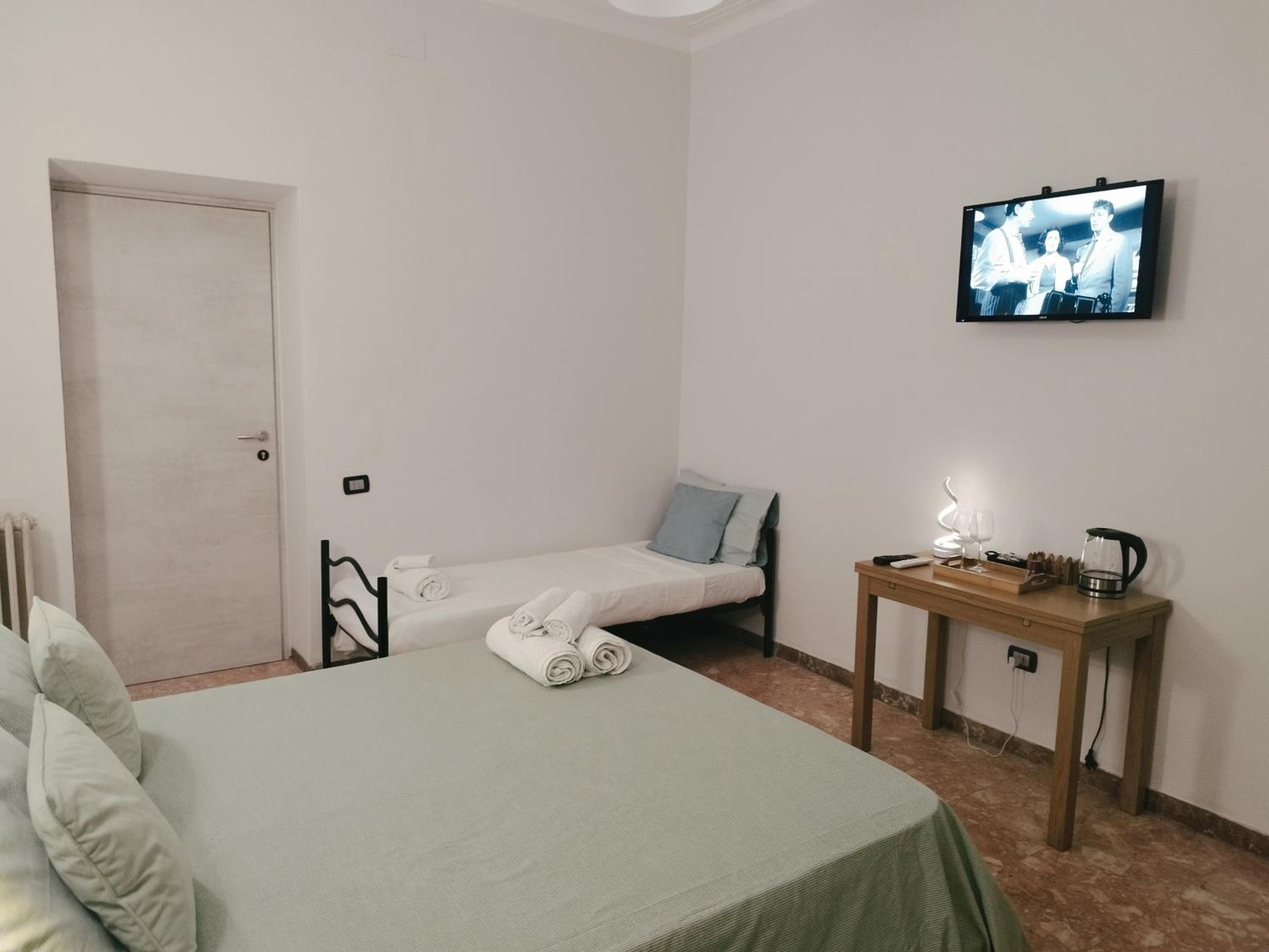 Large Double Room photo 3