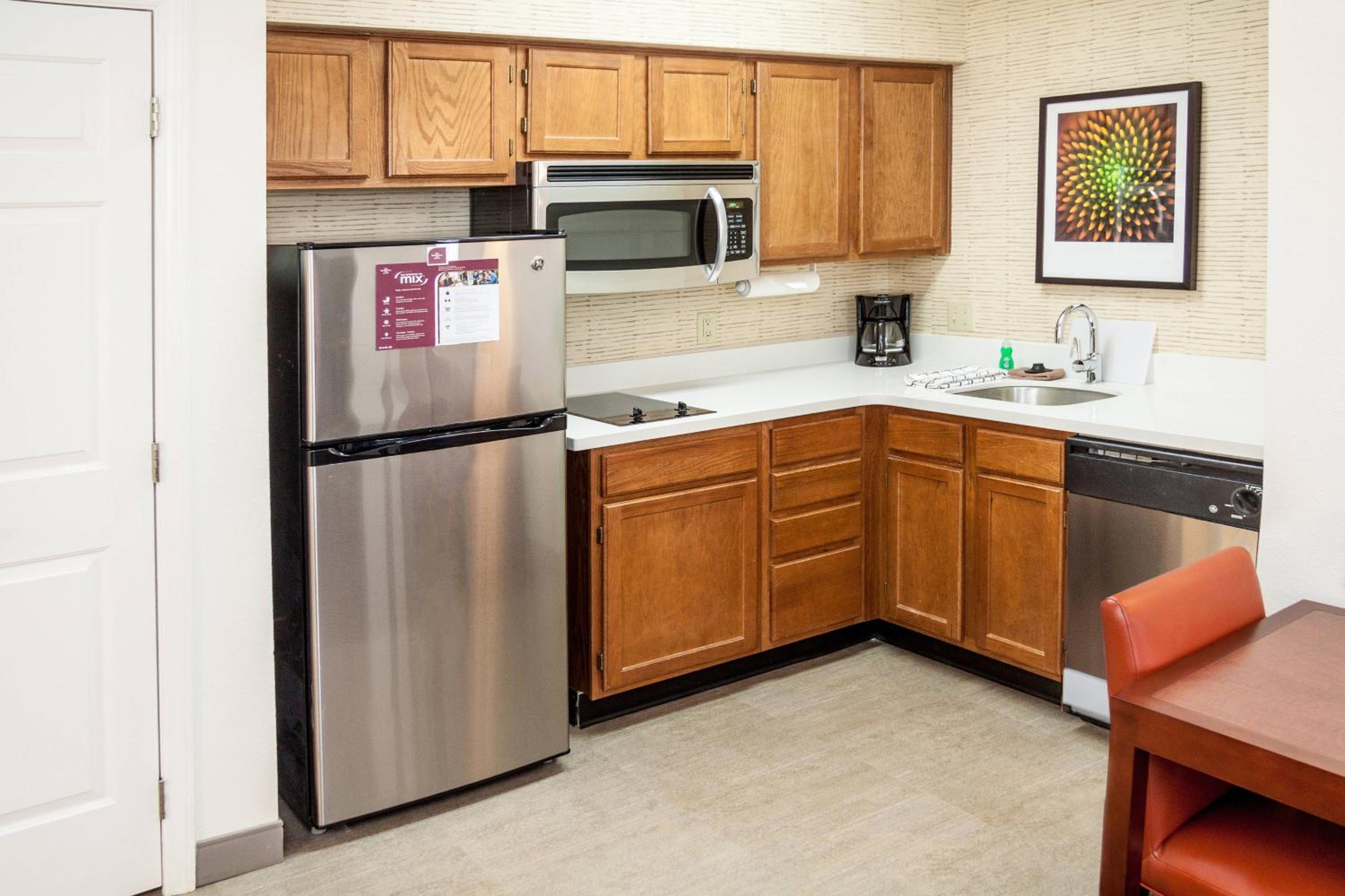 One-Bedroom Queen Suite with Sofa Bed - Photo 3