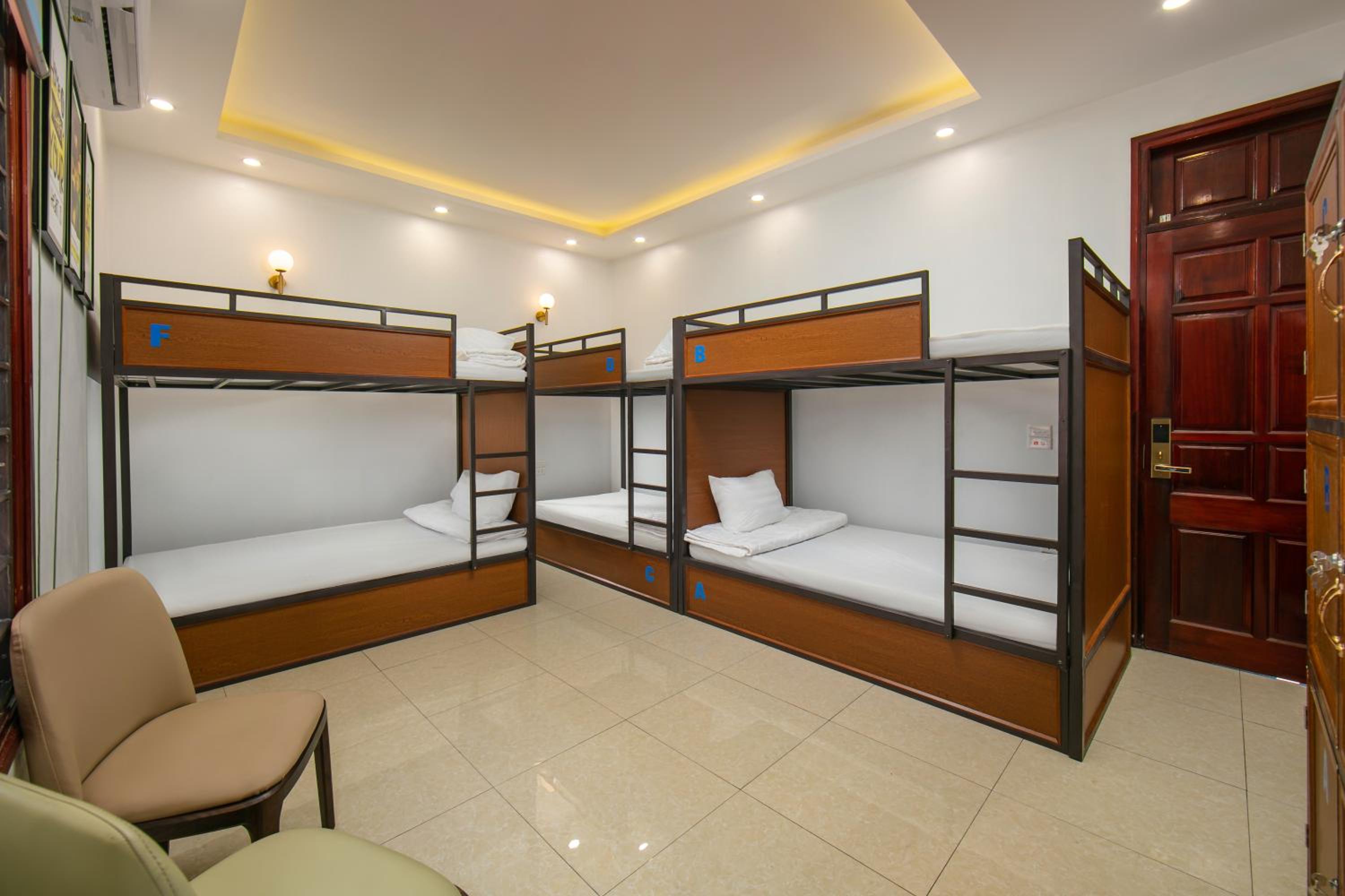Bed in 6-Bed Dormitory Room photo 1