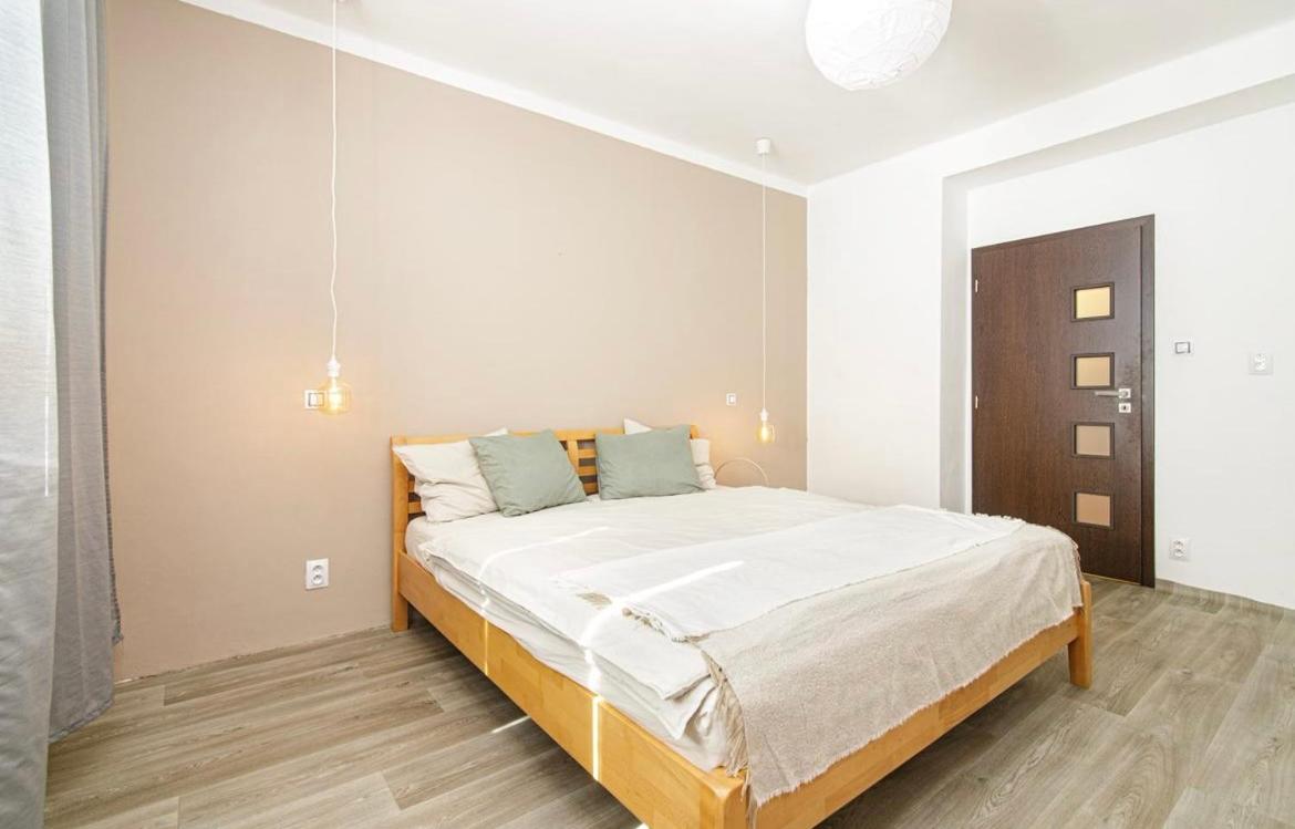 One-Bedroom Apartment photo 3