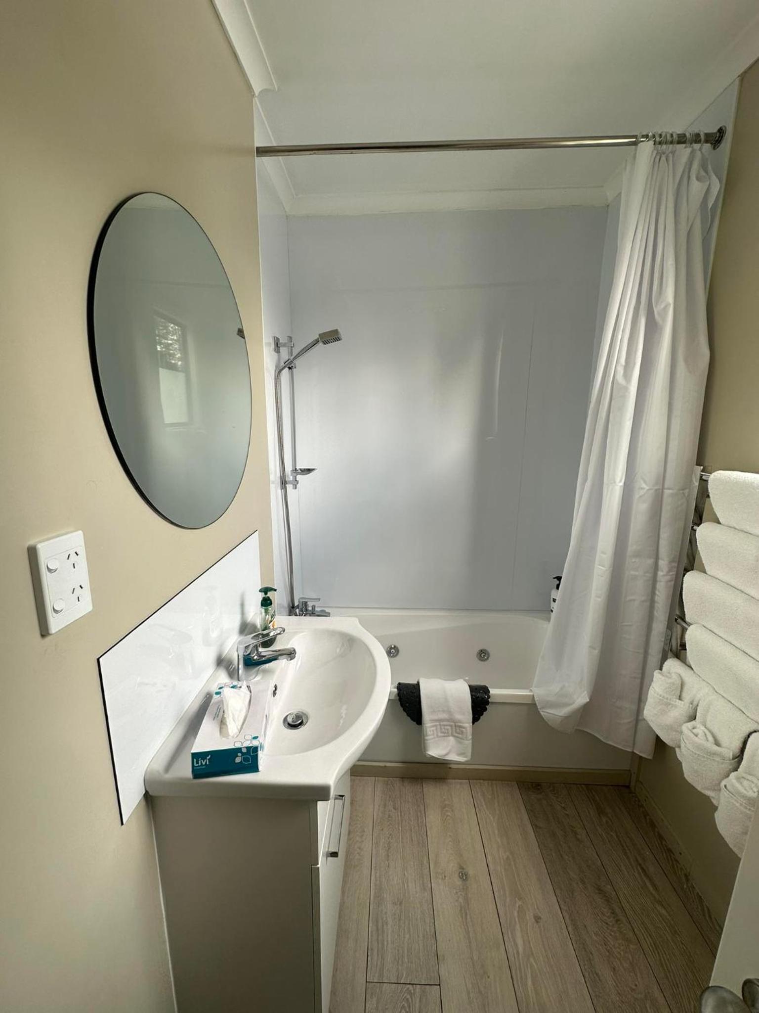 Two-Bedroom House - Photo 12