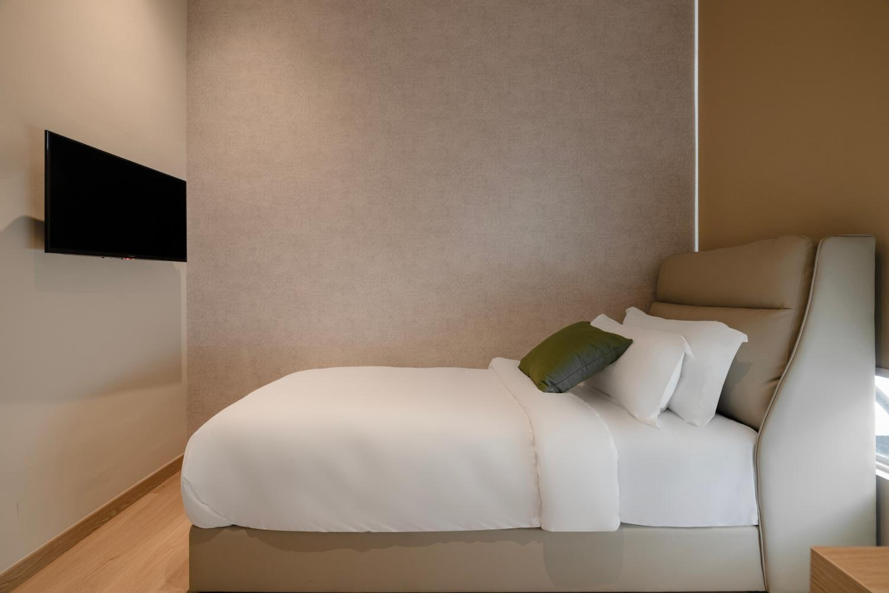 Standard Single Room - Photo 2