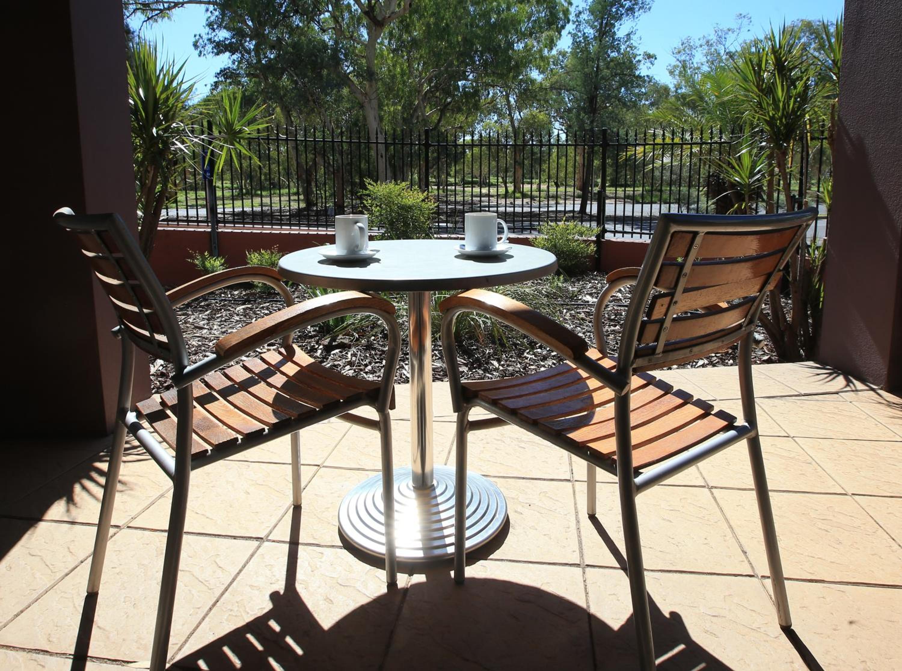 King Room with Balcony - Photo 4