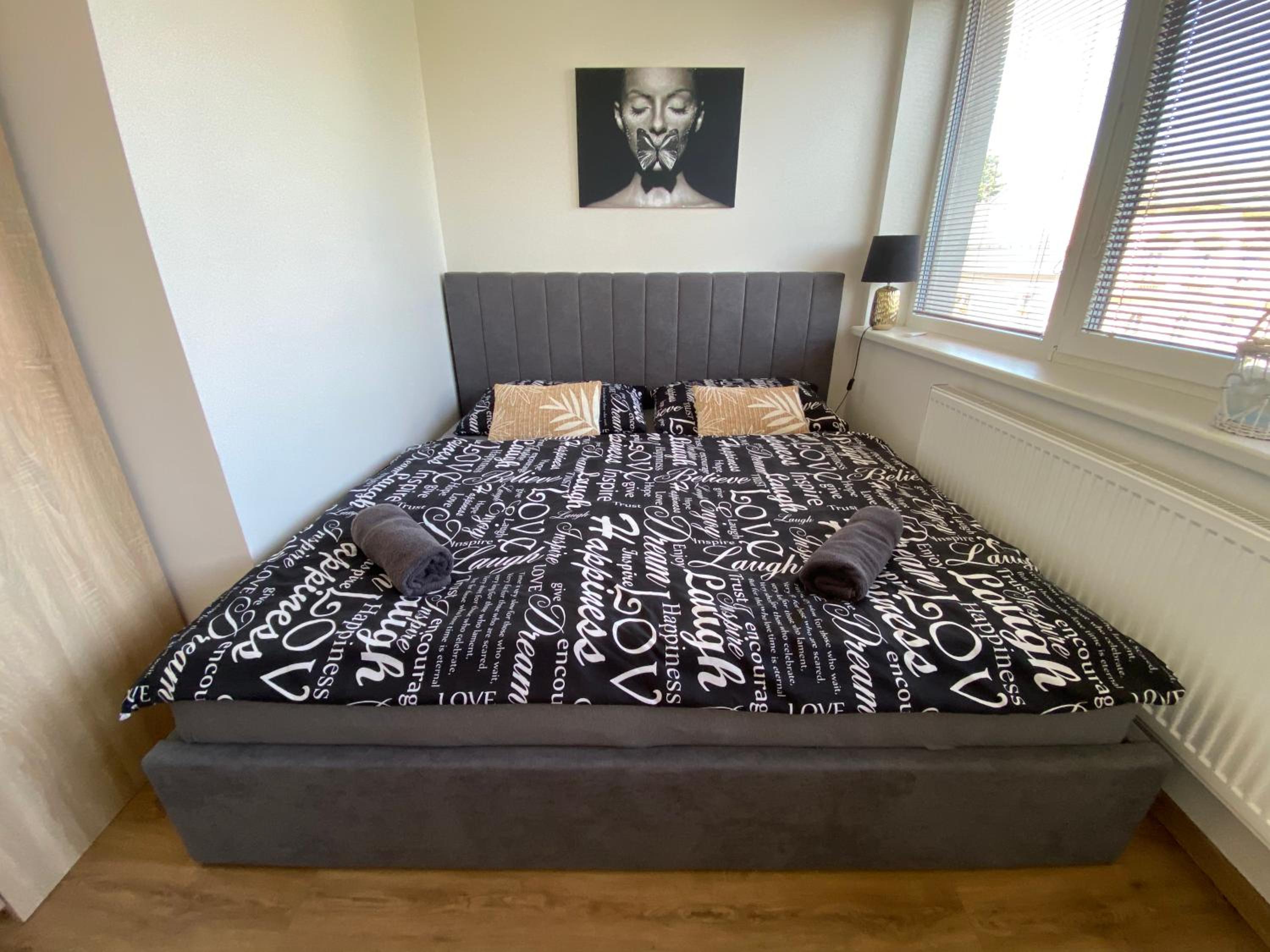 One-Bedroom Apartment - Photo 25
