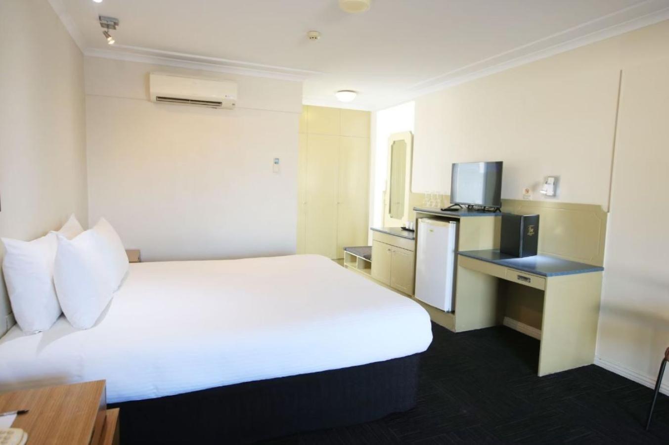 Standard Queen Room