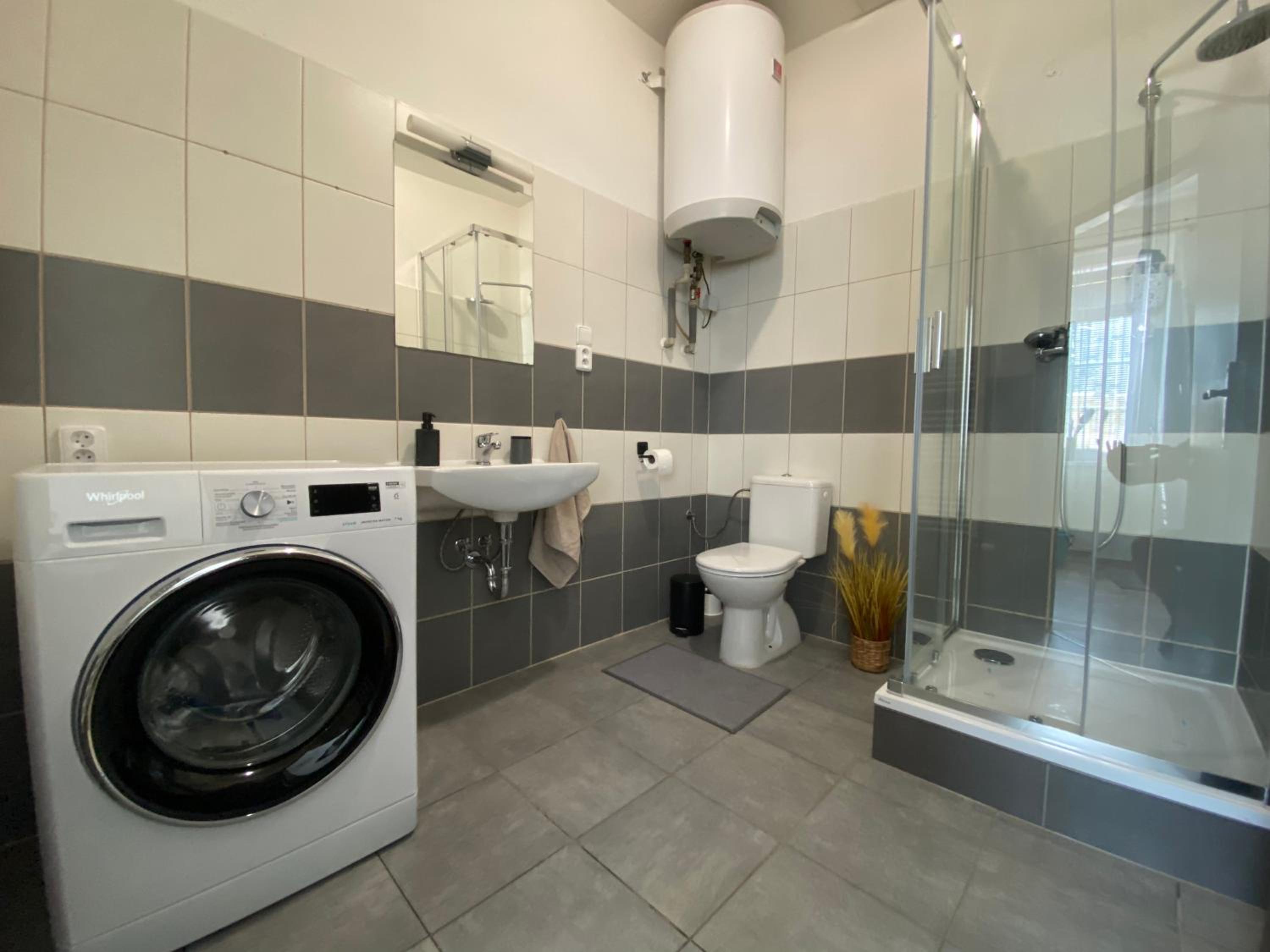 One-Bedroom Apartment - Photo 18