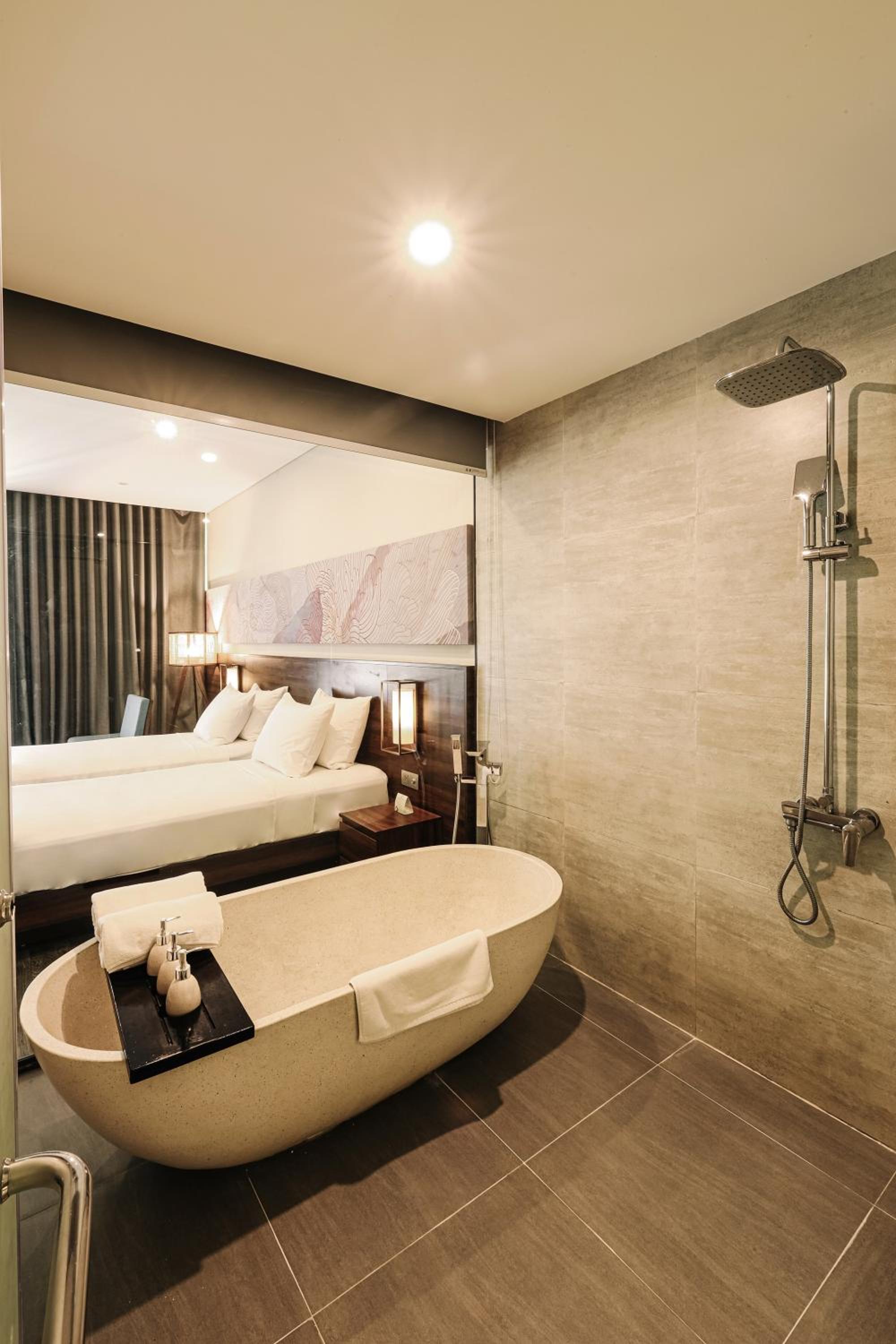 Premier Twin Room with River View - Photo 11