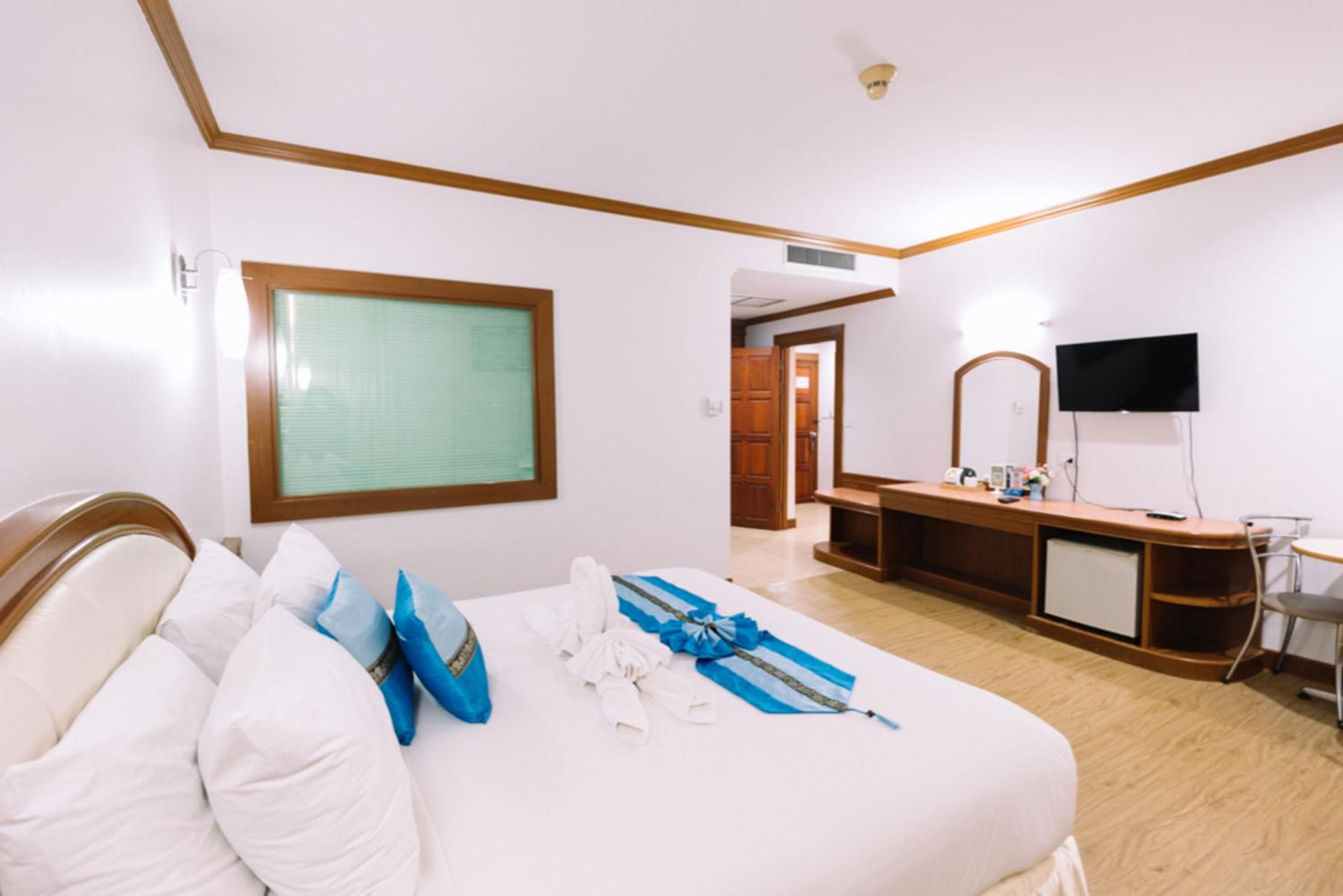 One-Bedroom Suite with City View