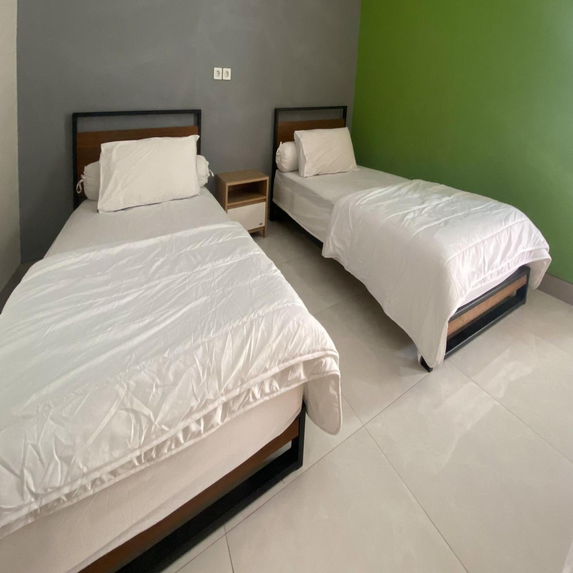 Standard Twin Room - Photo 5