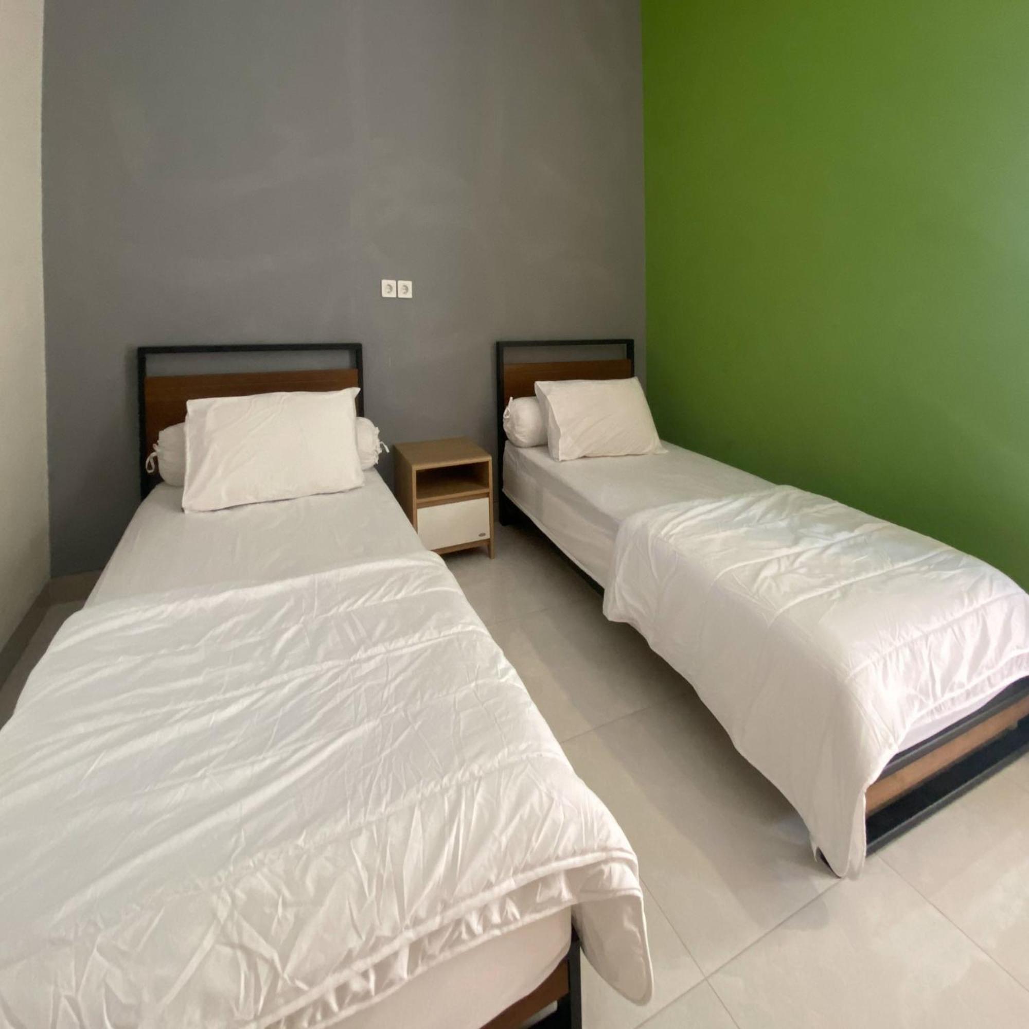 Standard Twin Room - Photo 2