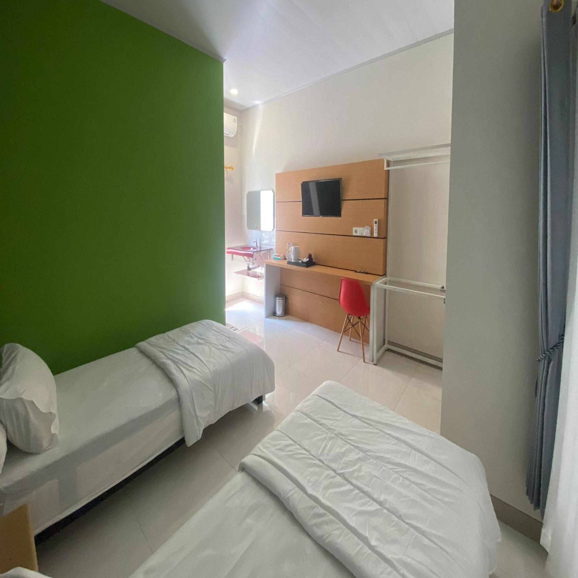 Standard Twin Room - Photo 3