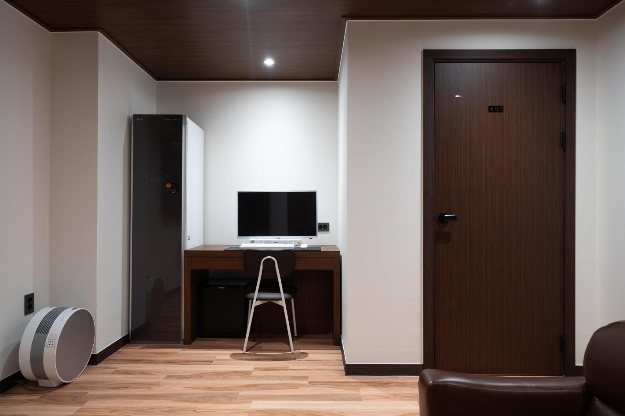 Suite - Photo 3