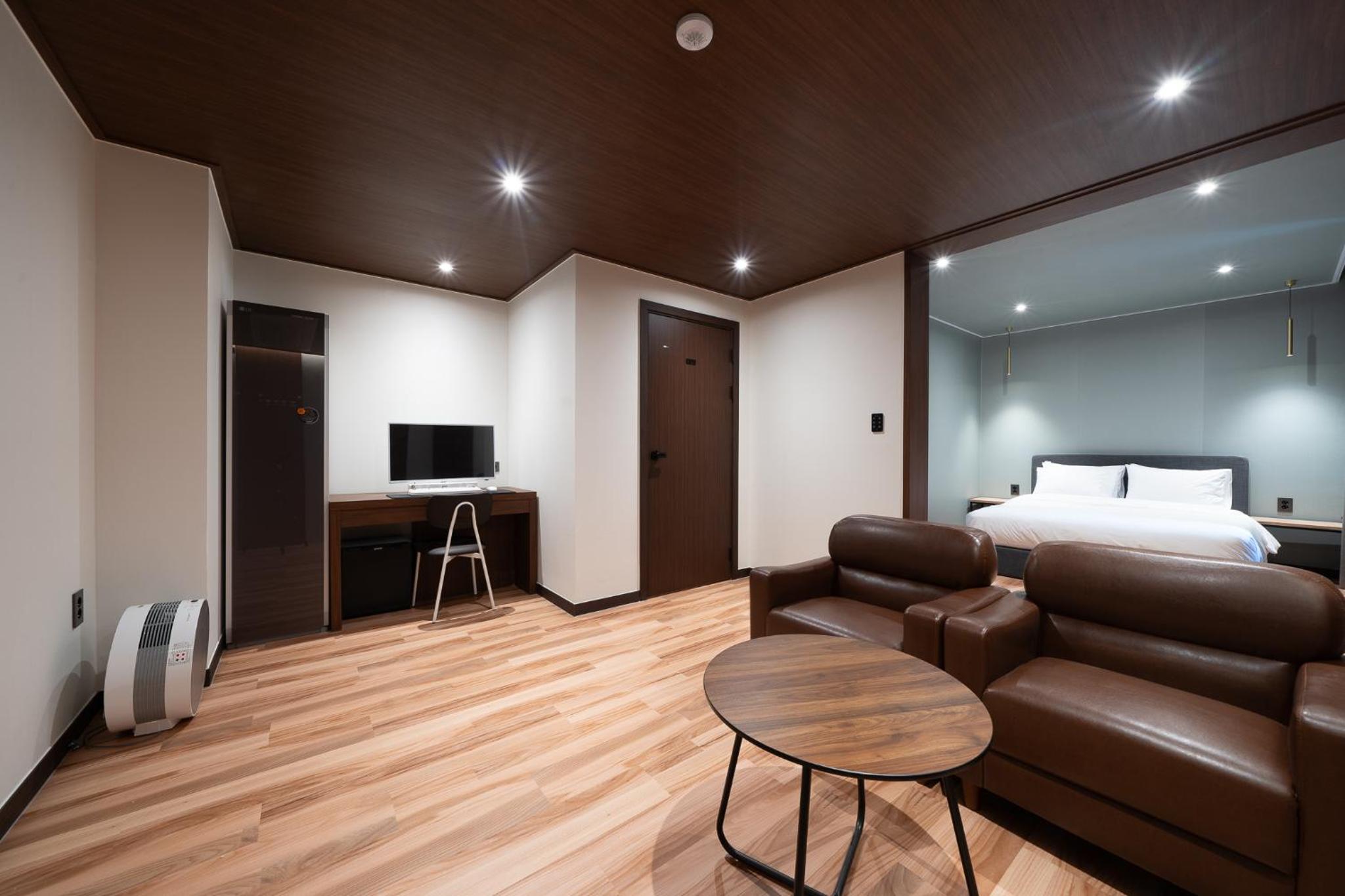 Suite - Photo 2