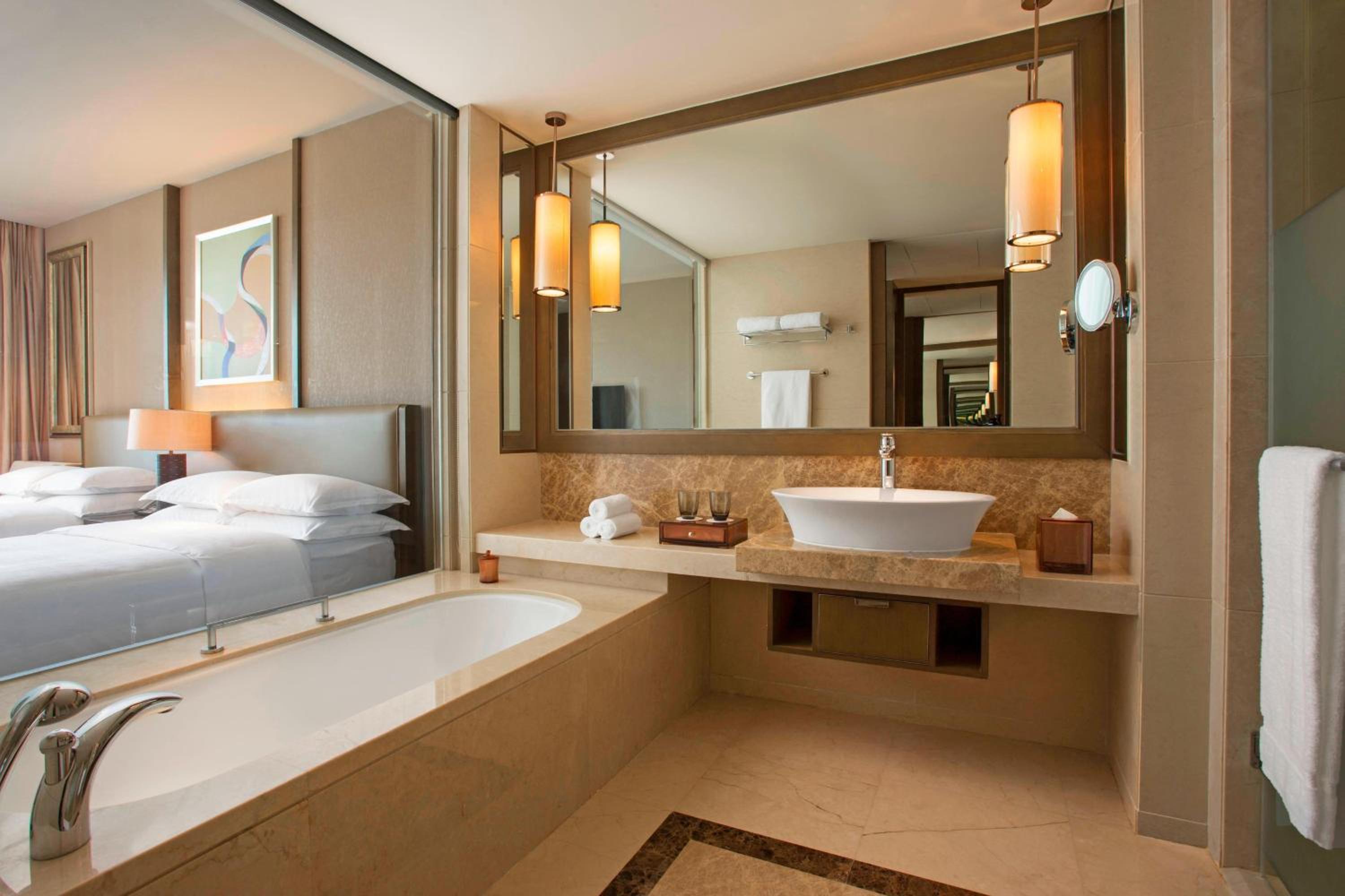 Deluxe Twin Room with Lake View photo 2