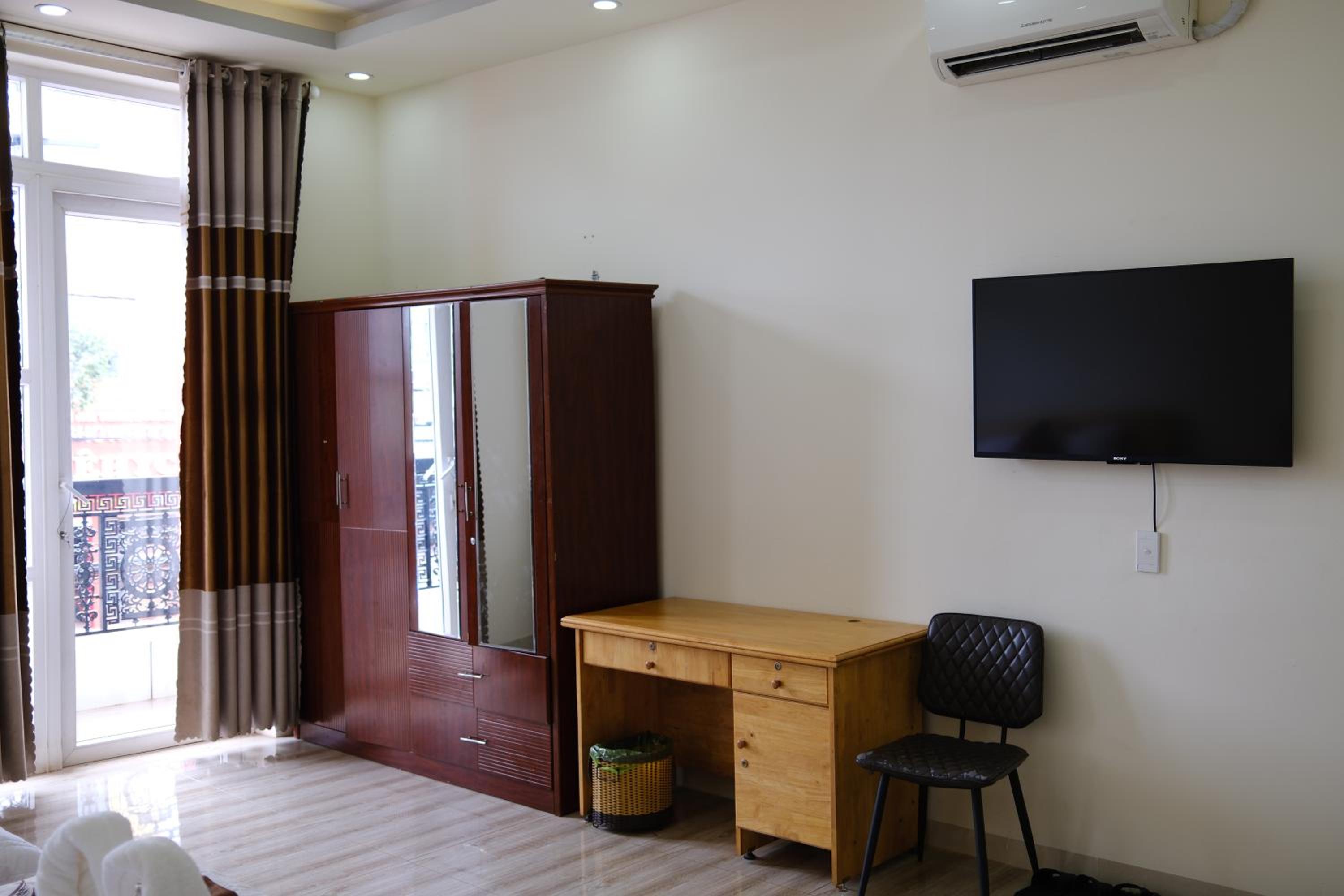 Family Room photo 2