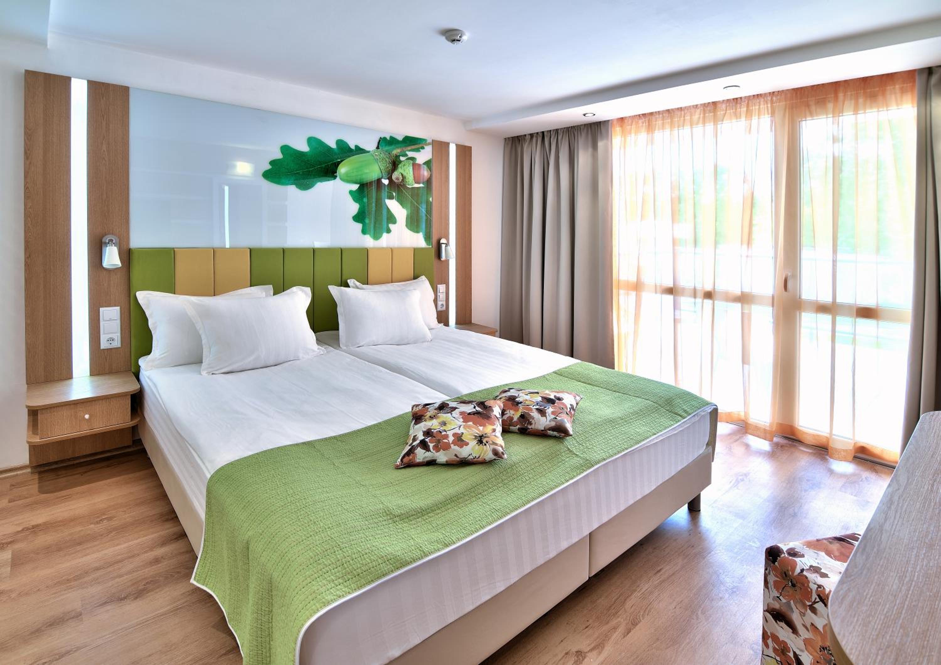 Standard Studio with Balcony ( 2 Adults + 2 Children) - Free Parking photo 2