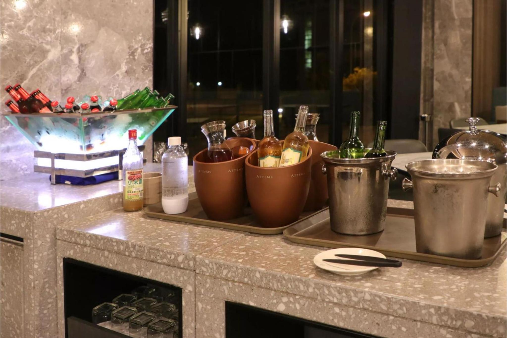 Building Tranquil - Staycation Offer - Executive Deluxe King Room with Ocean View include Tipsy Hour - Photo 3