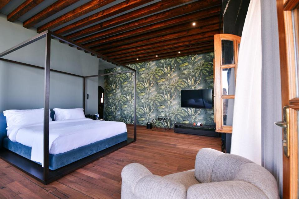 Suite with Balcony photo 1