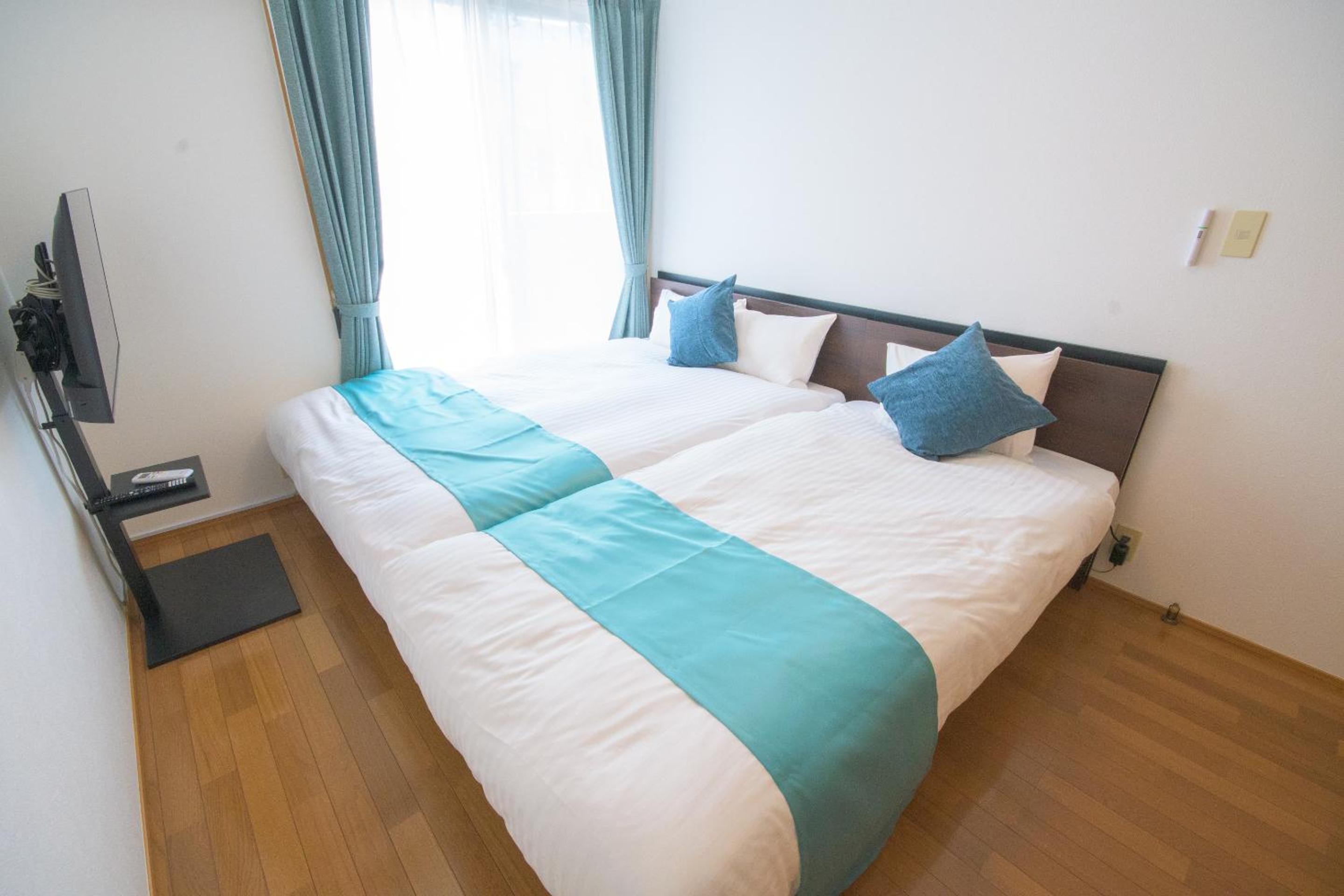Family Room (Two Double Beds and Two Single Beds) with Kitchen - Non-Smoking - Cleaning Fee Extra