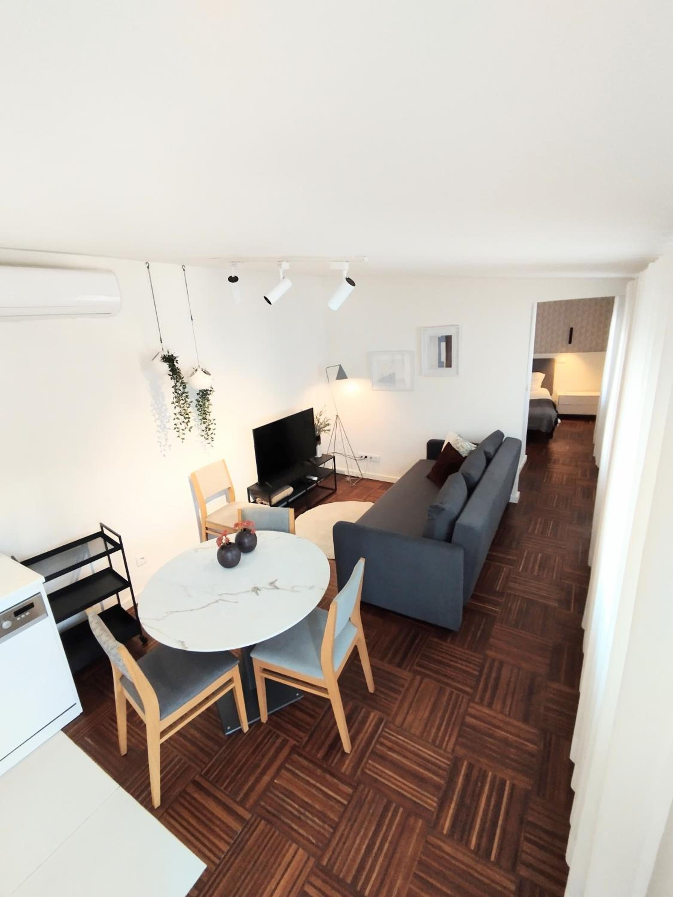 One-Bedroom Apartment photo 2