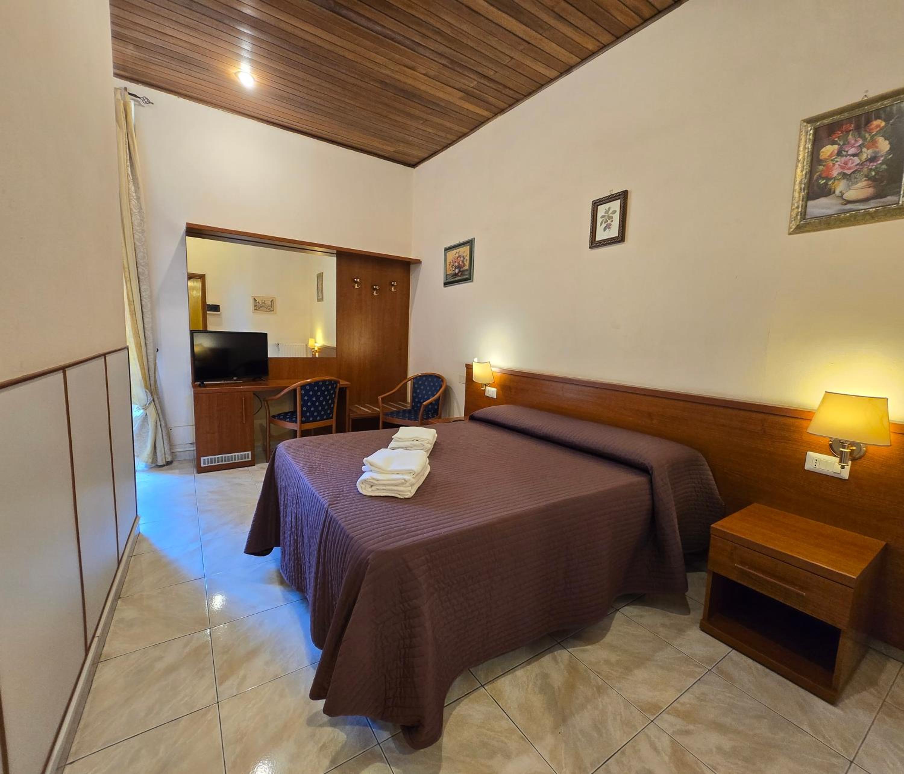Double Room with Private Bathroom photo 1