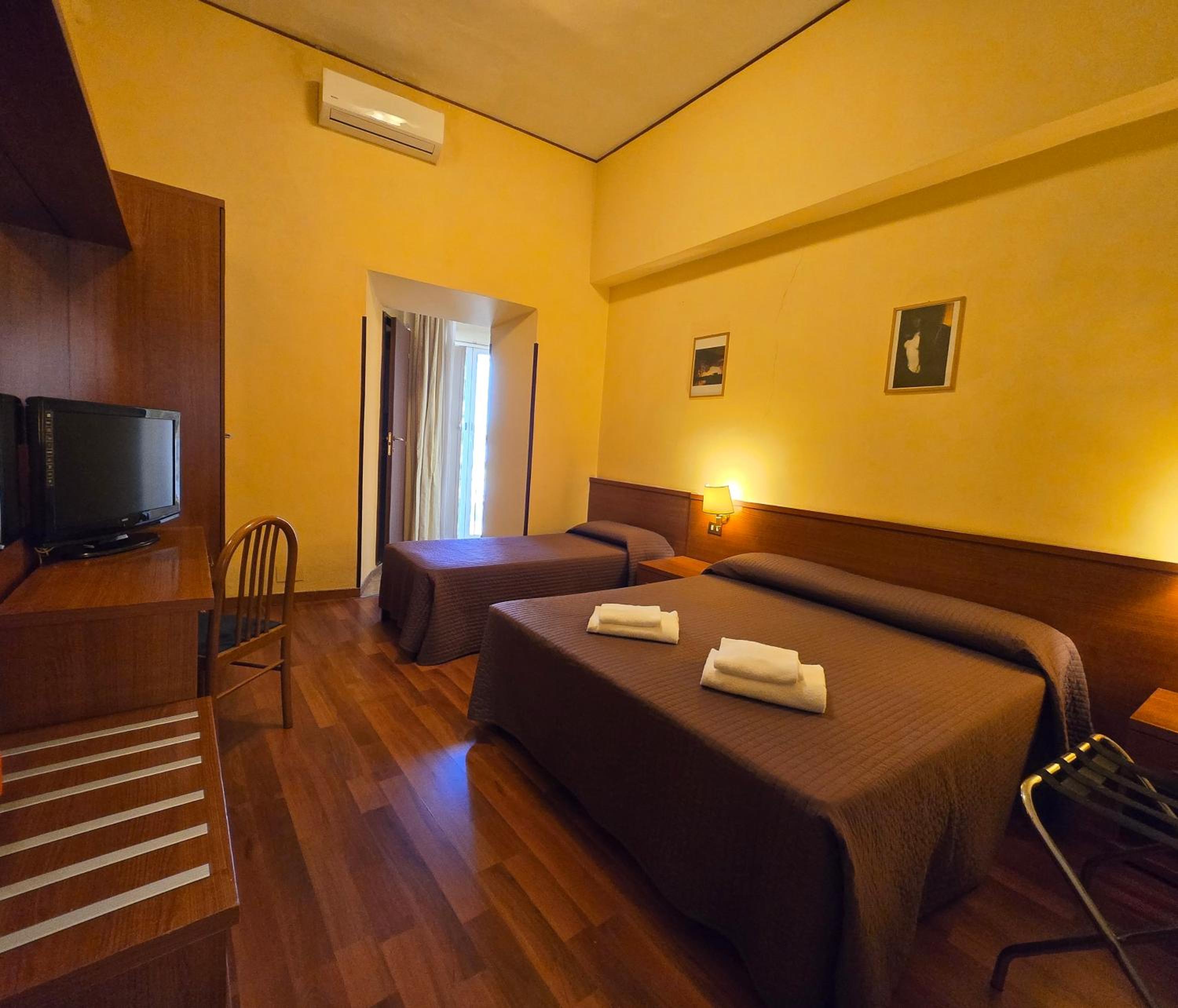 Triple Room with Private Bathroom photo 1