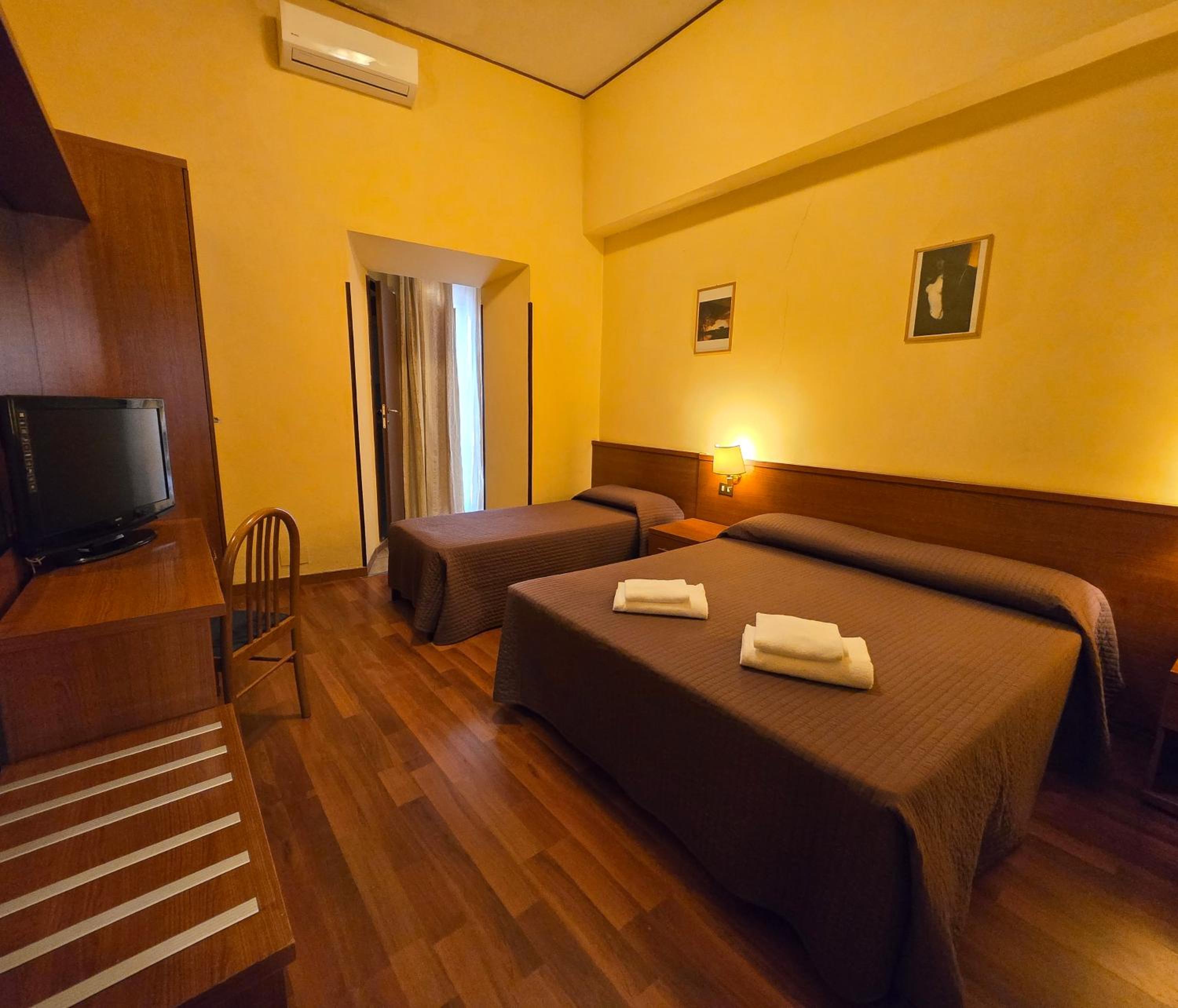 Triple Room with Private Bathroom photo 2
