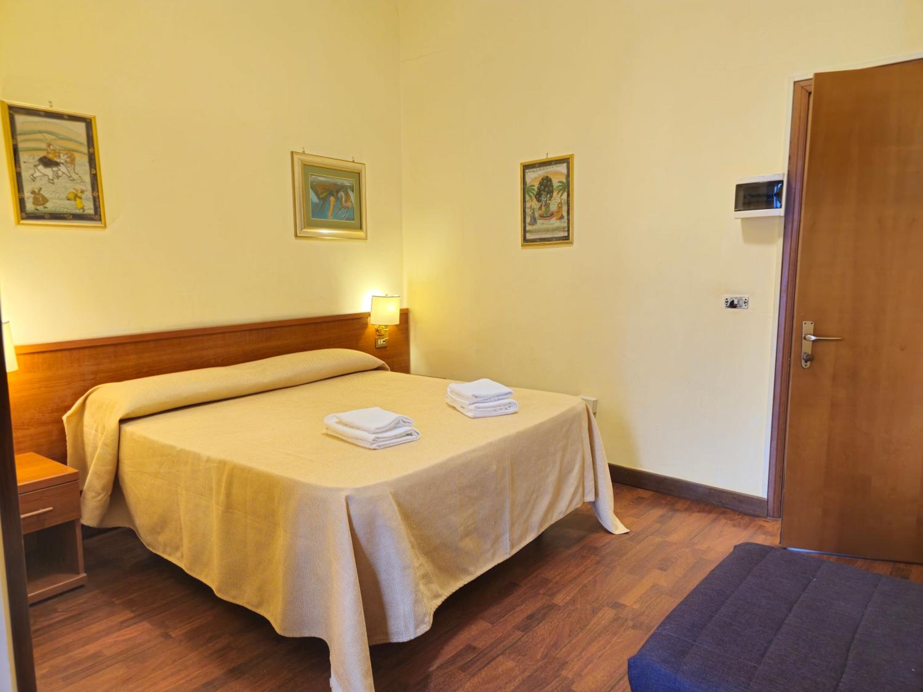 Double Room with Private Bathroom photo 3