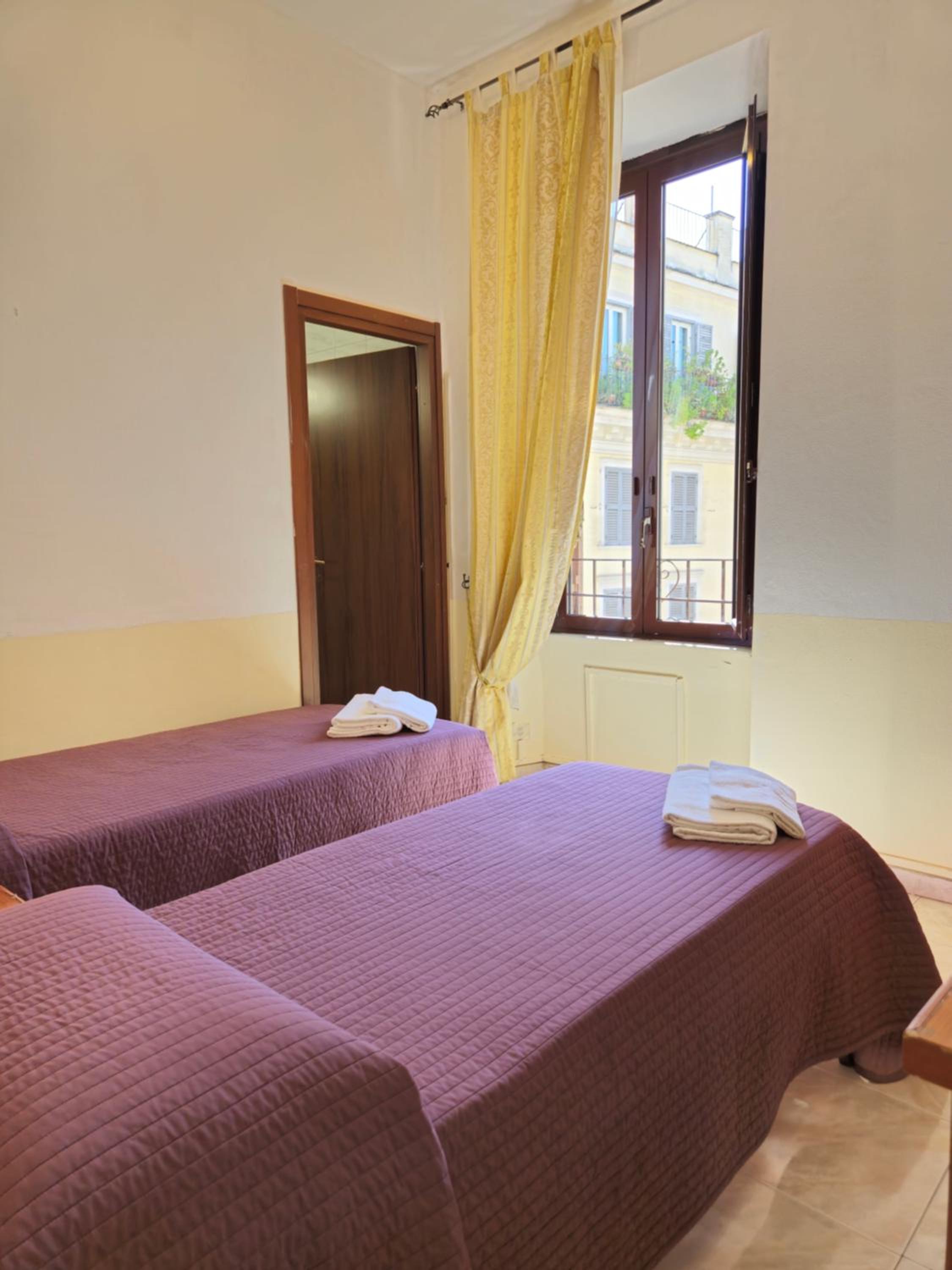 Small Twin Room photo 2