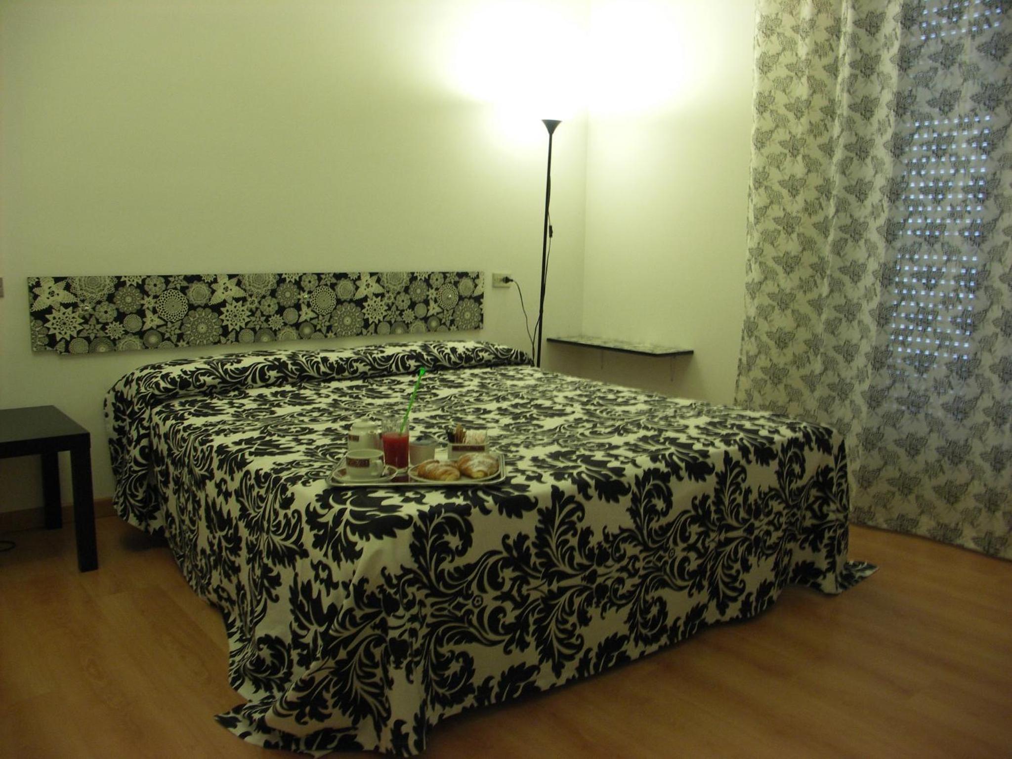 Double or Twin Room - Photo 5