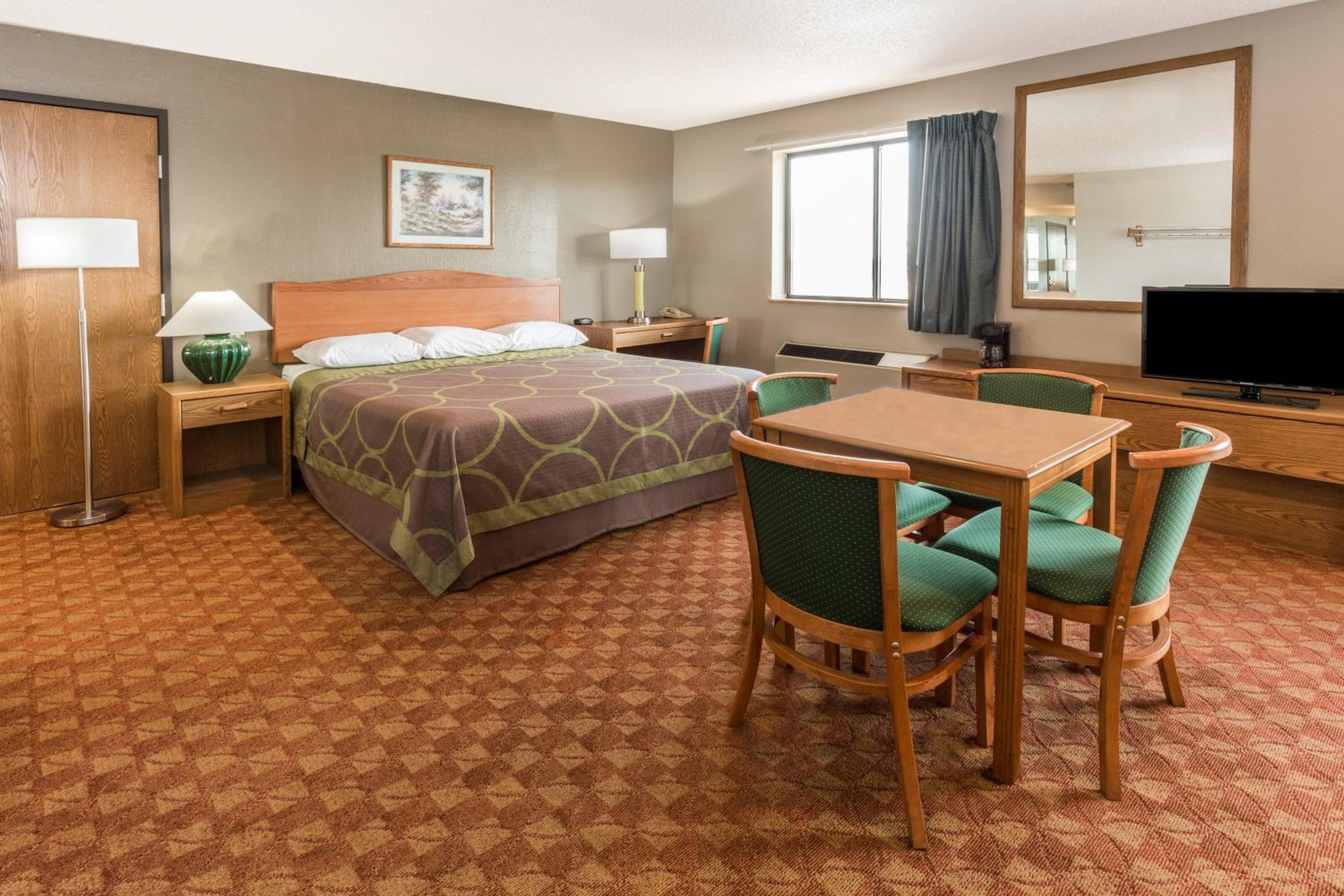 King Room - Non-Smoking - Photo 3
