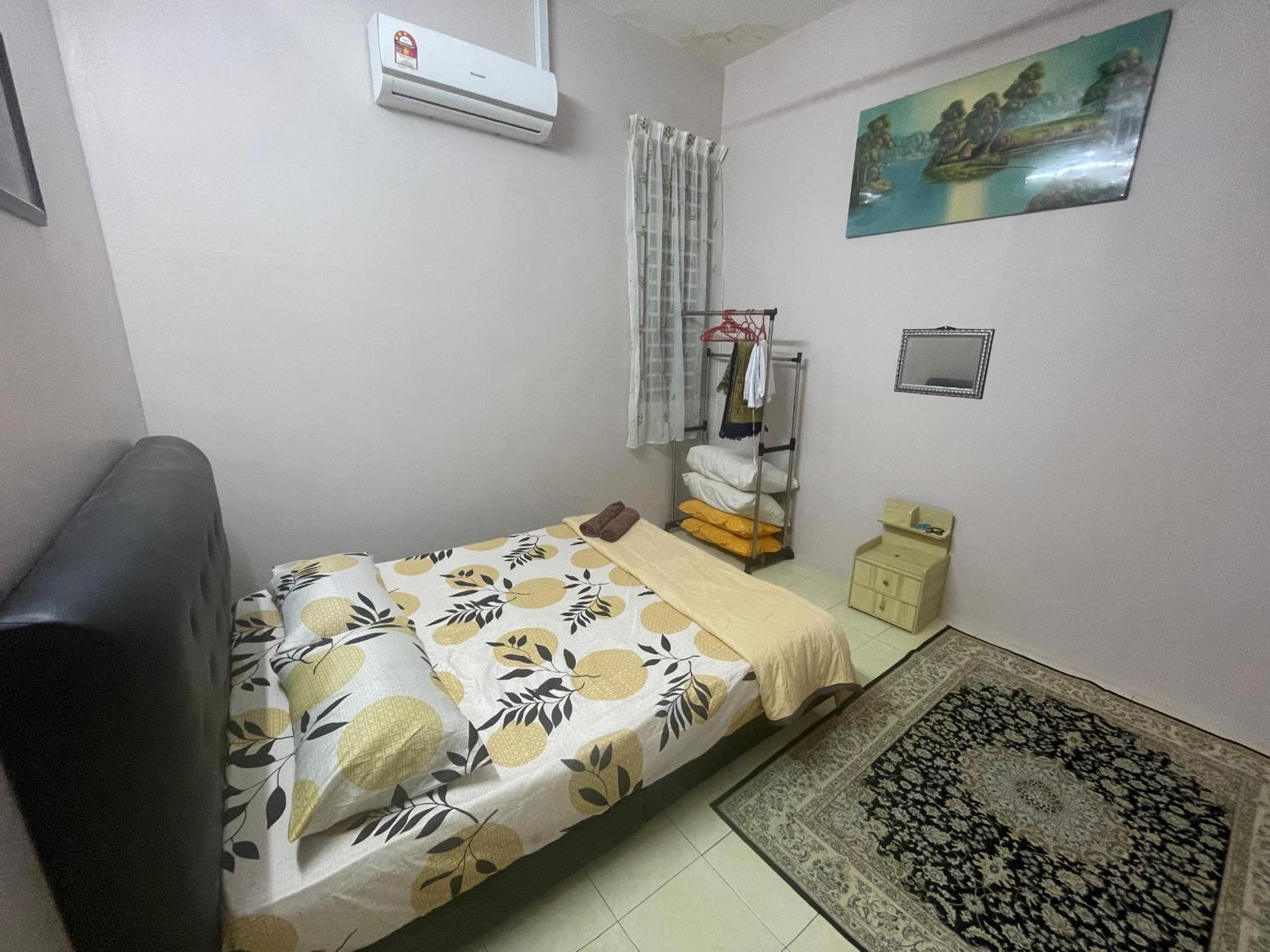 Three-Bedroom House photo 3