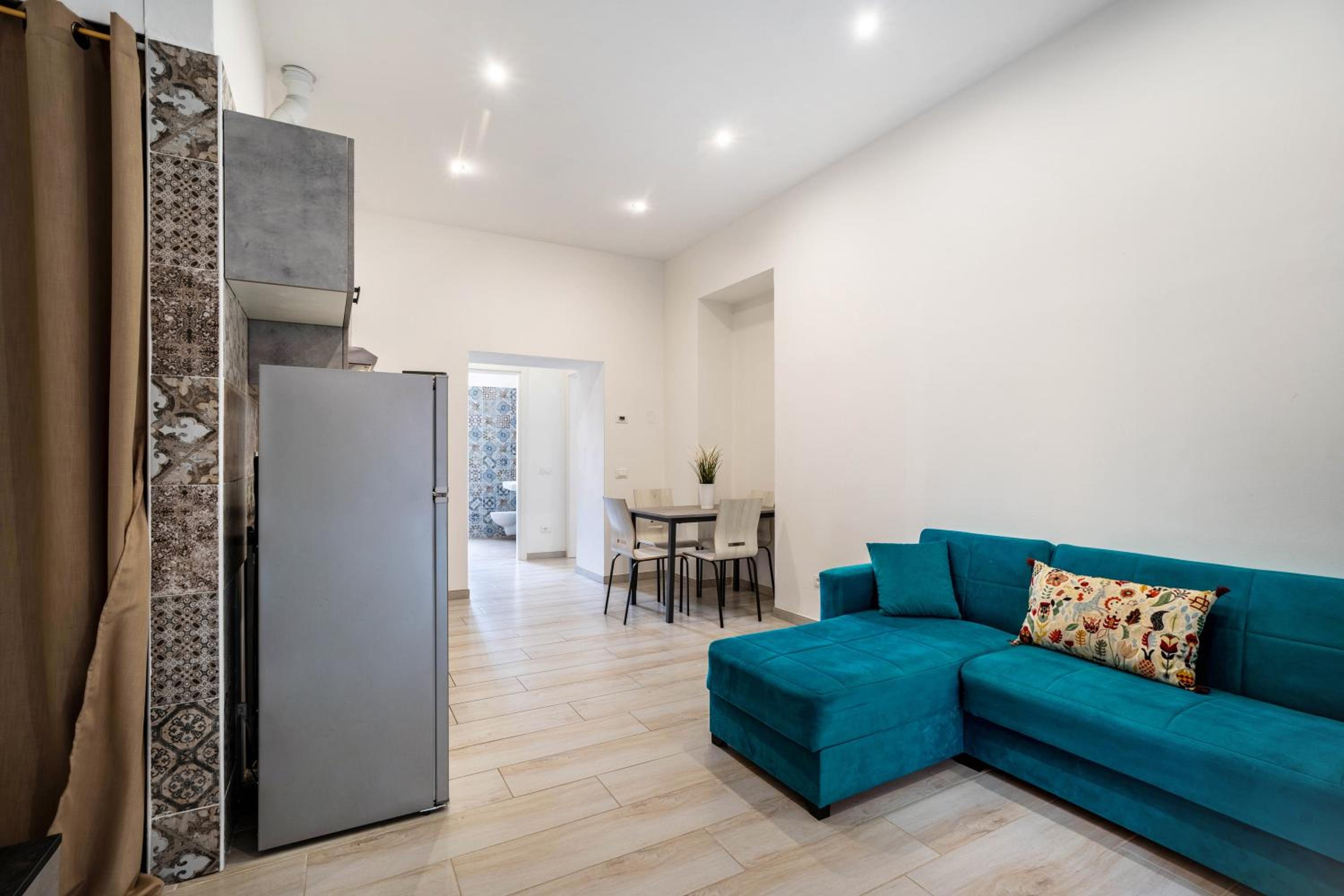 One-Bedroom Apartment with Lake View photo 3