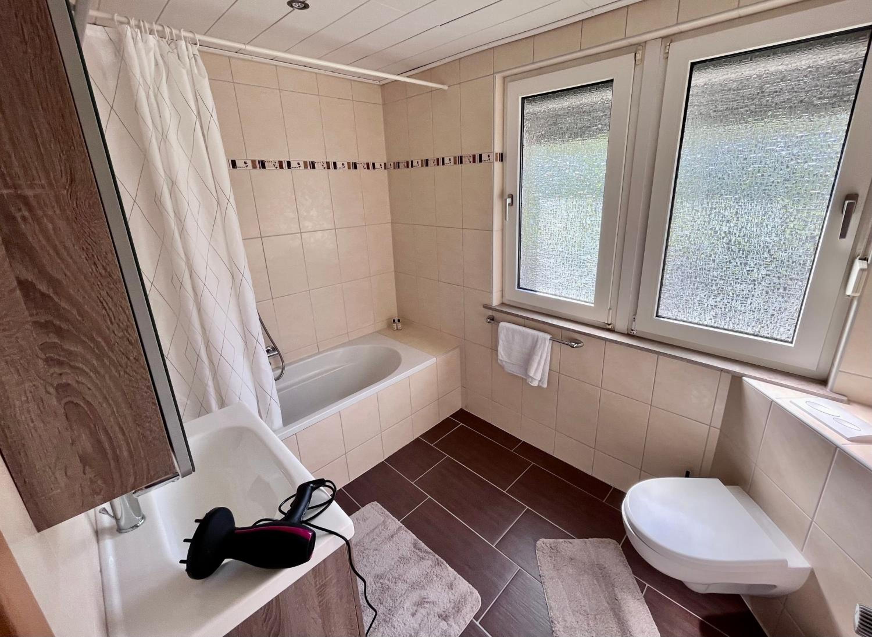 Two-Bedroom Apartment with Balcony photo 2