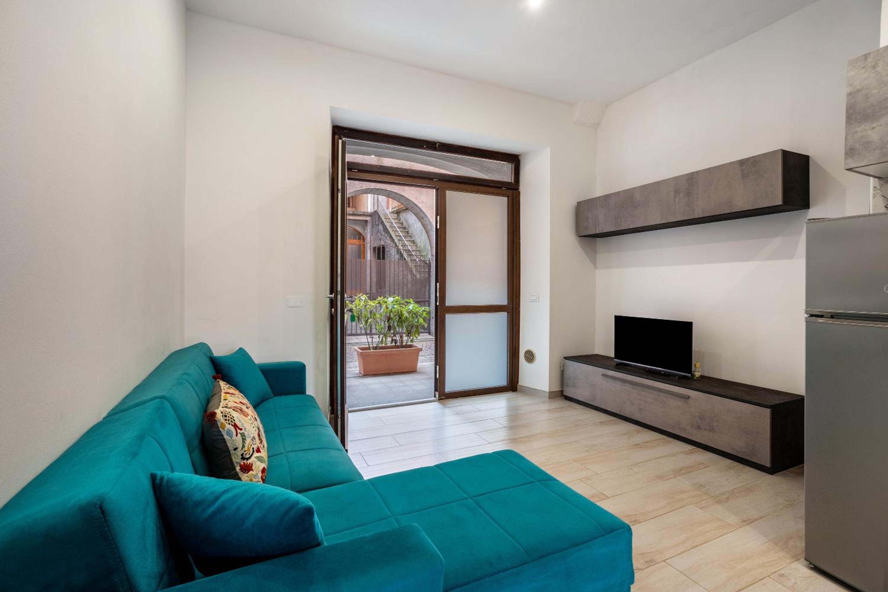 One-Bedroom Apartment with Lake View photo 1