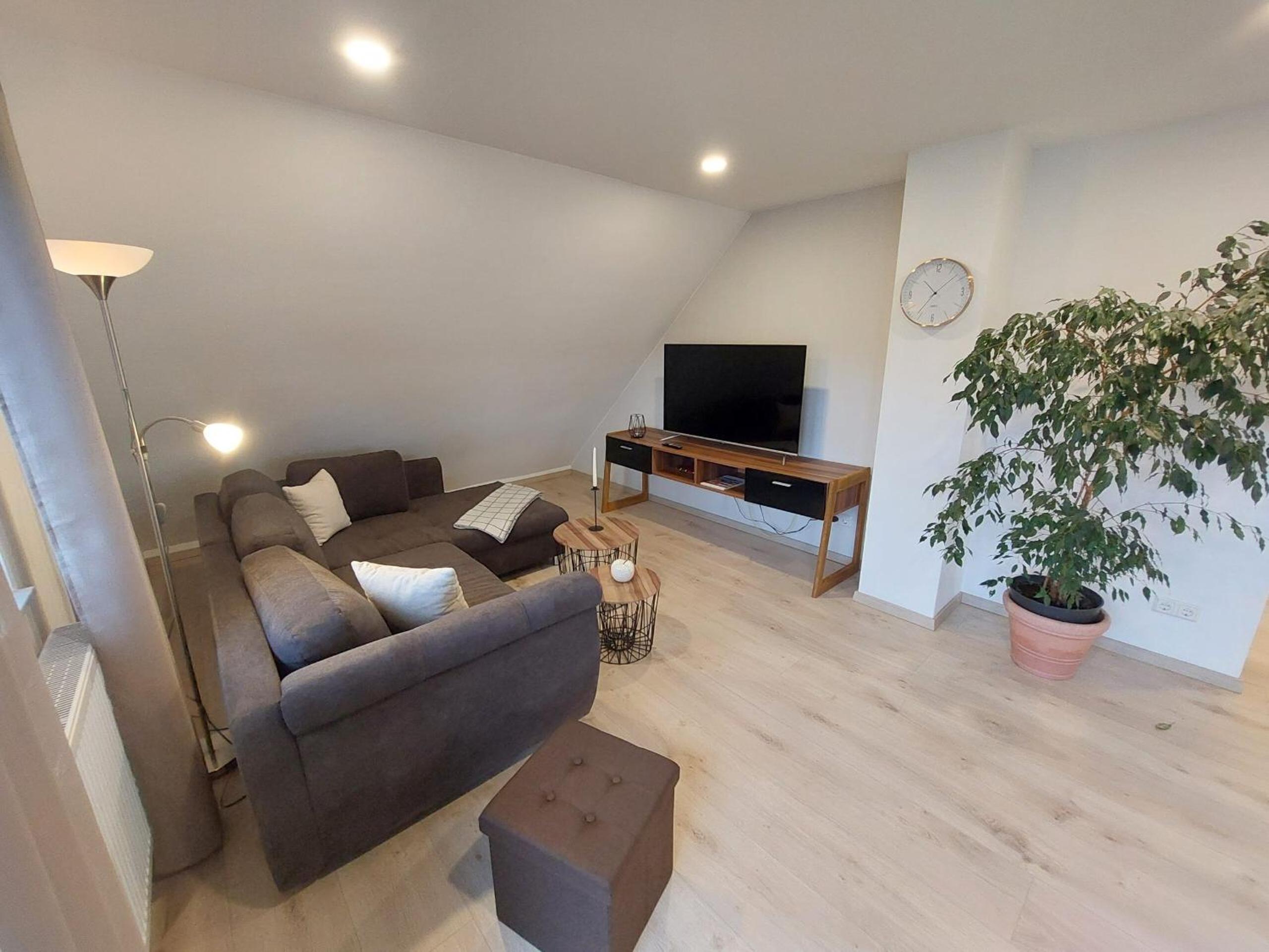 Apartment with Balcony photo 3