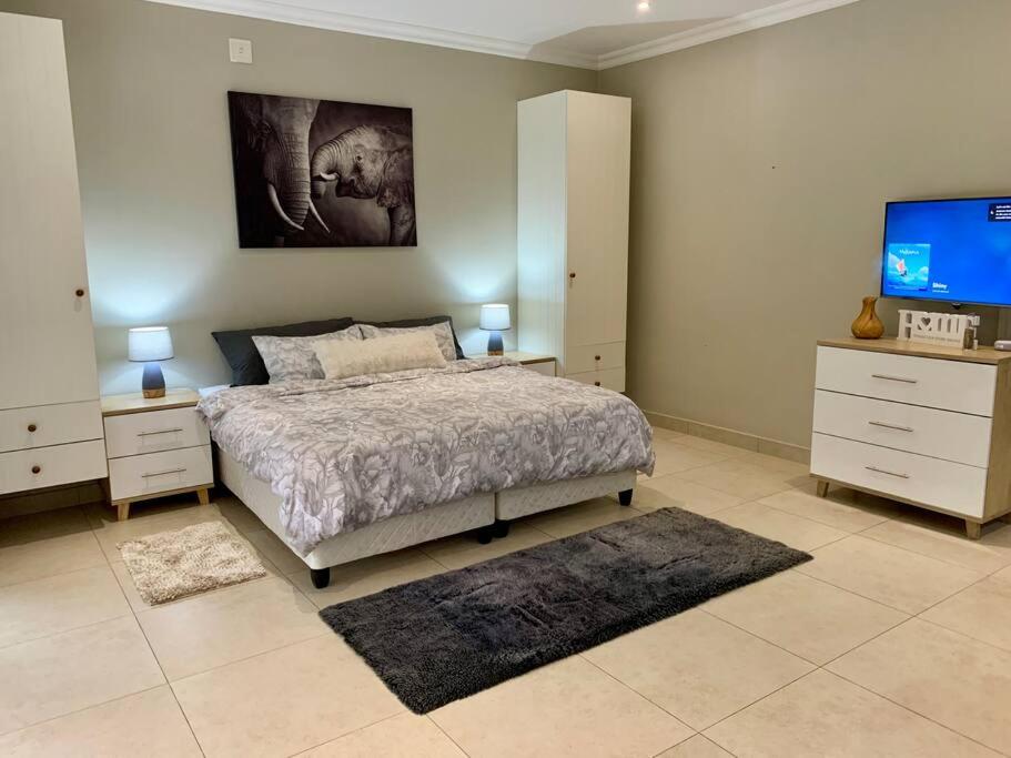 One-Bedroom Apartment with Terrace photo 2