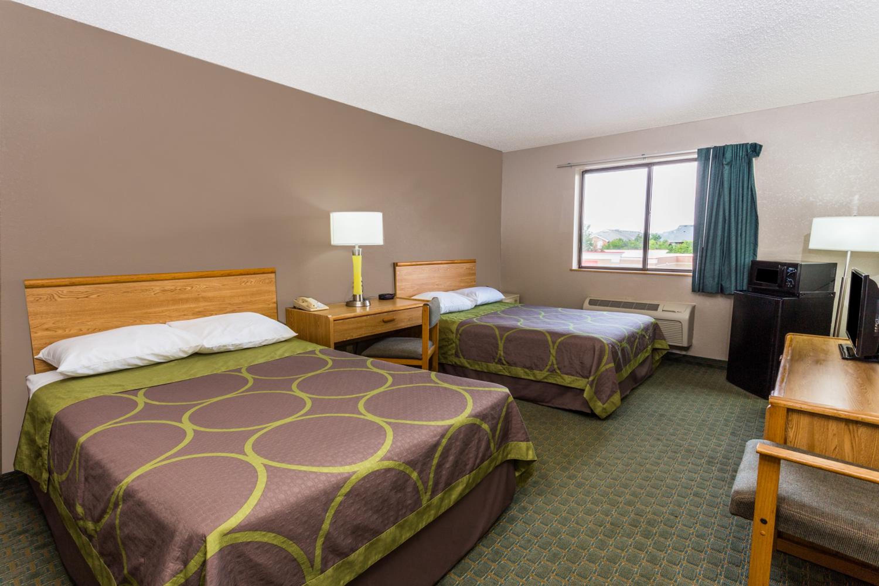 Double Room with Two Double Beds - Non-Smoking - Photo 3