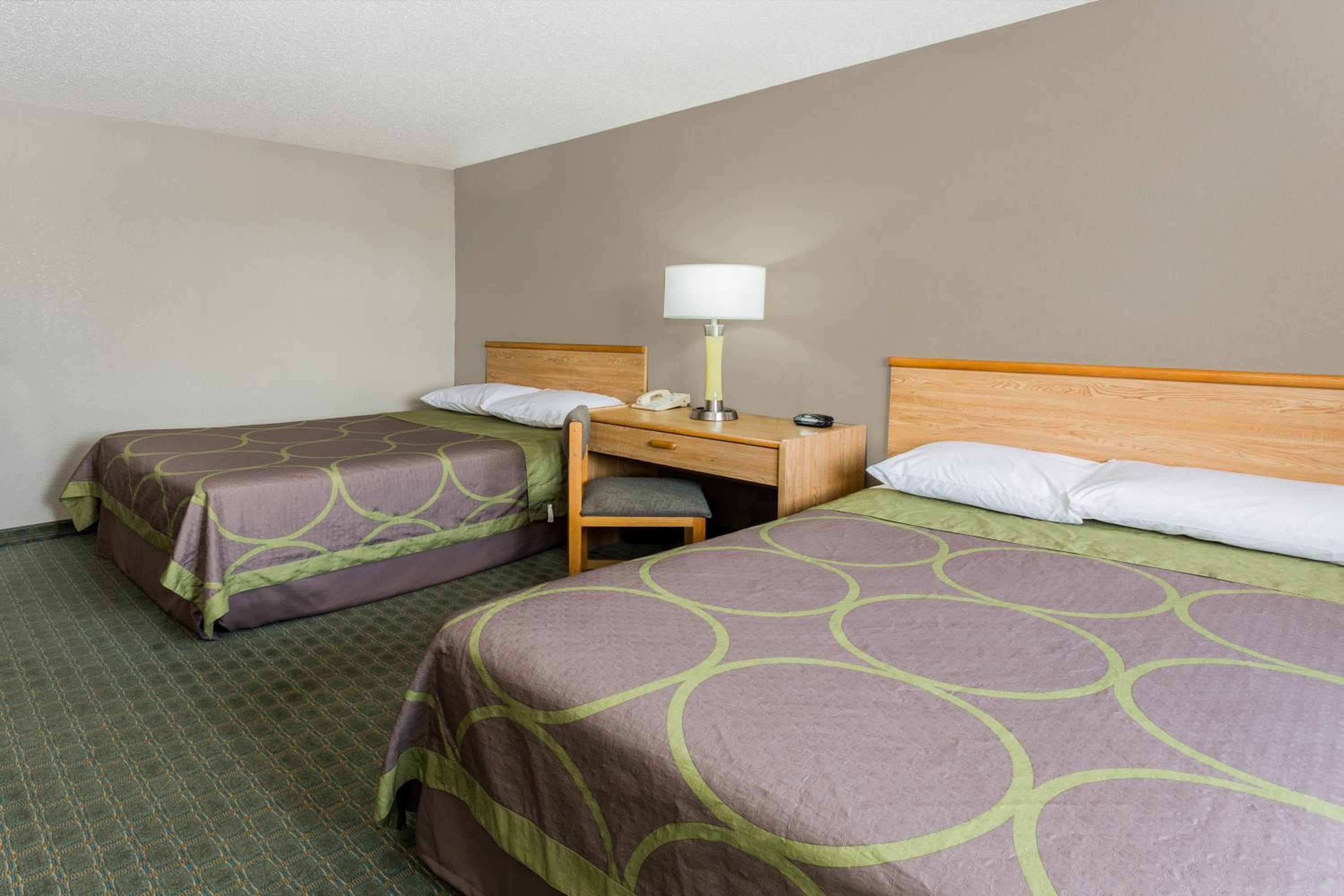 Double Room with Two Double Beds - Non-Smoking - Photo 4
